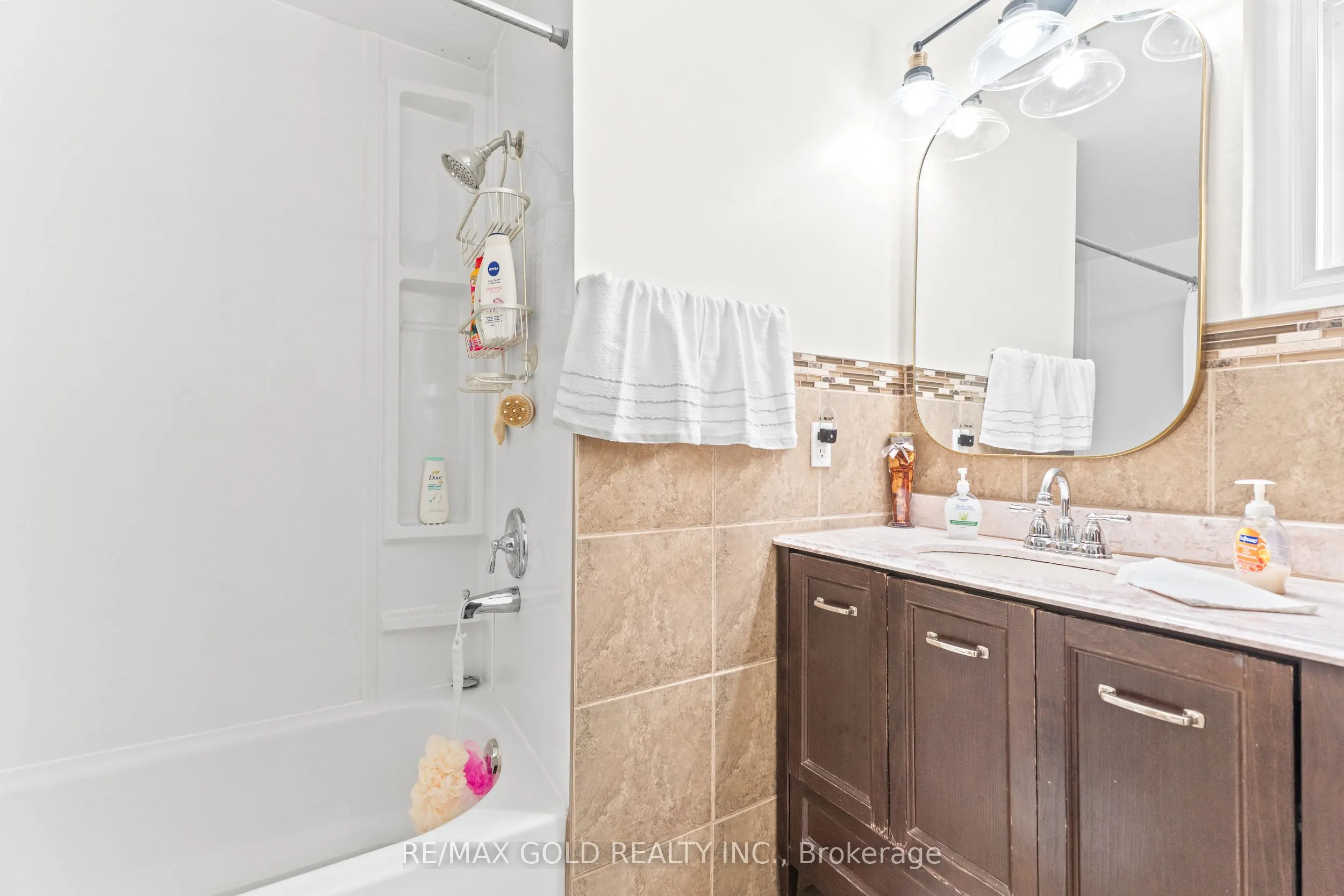 1 Greenbriar Road