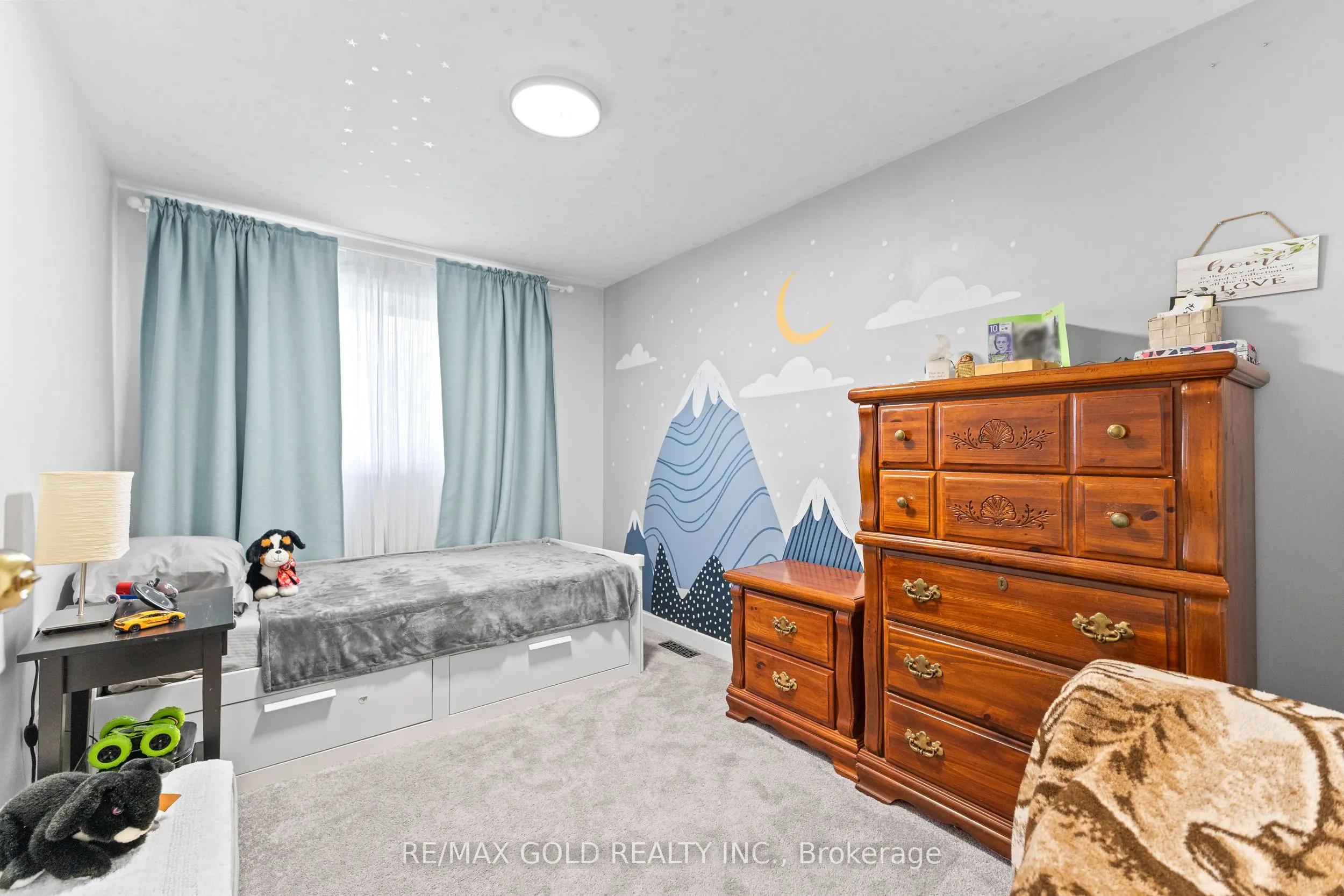1 Greenbriar Road