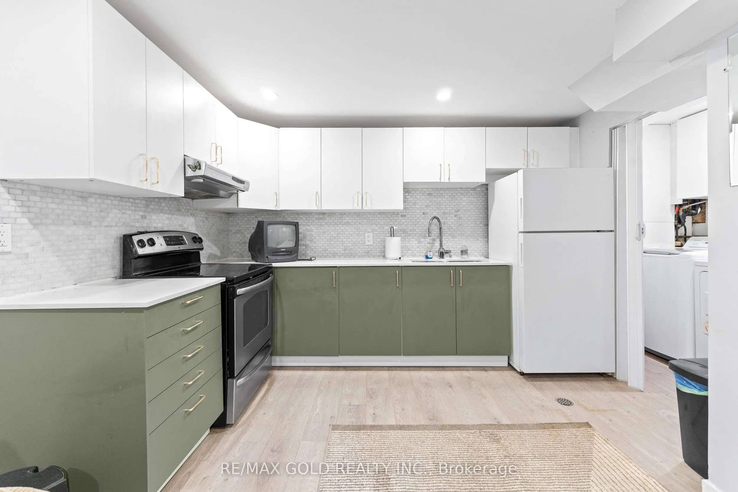 1 Greenbriar Road