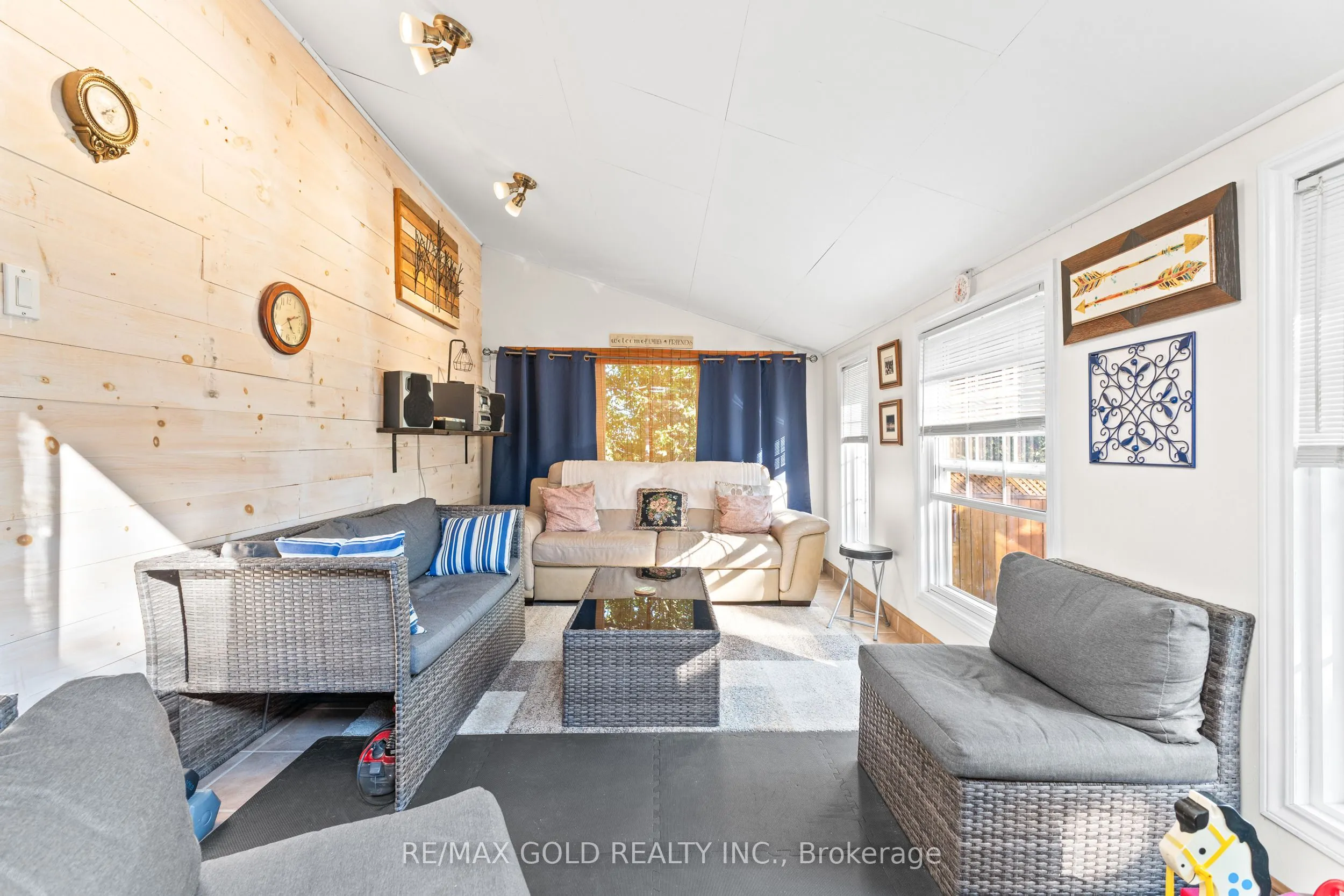 1 Greenbriar Road