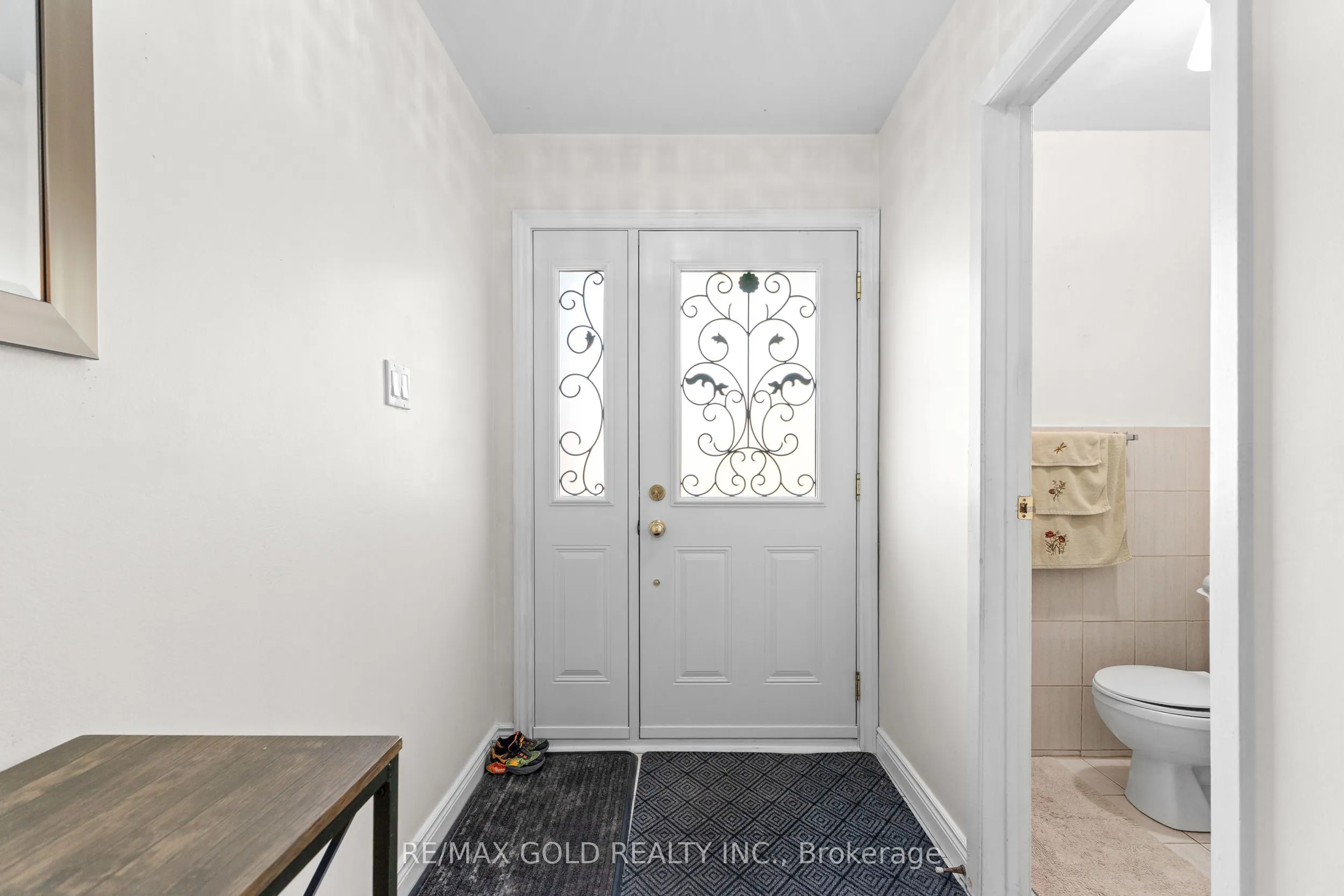 1 Greenbriar Road