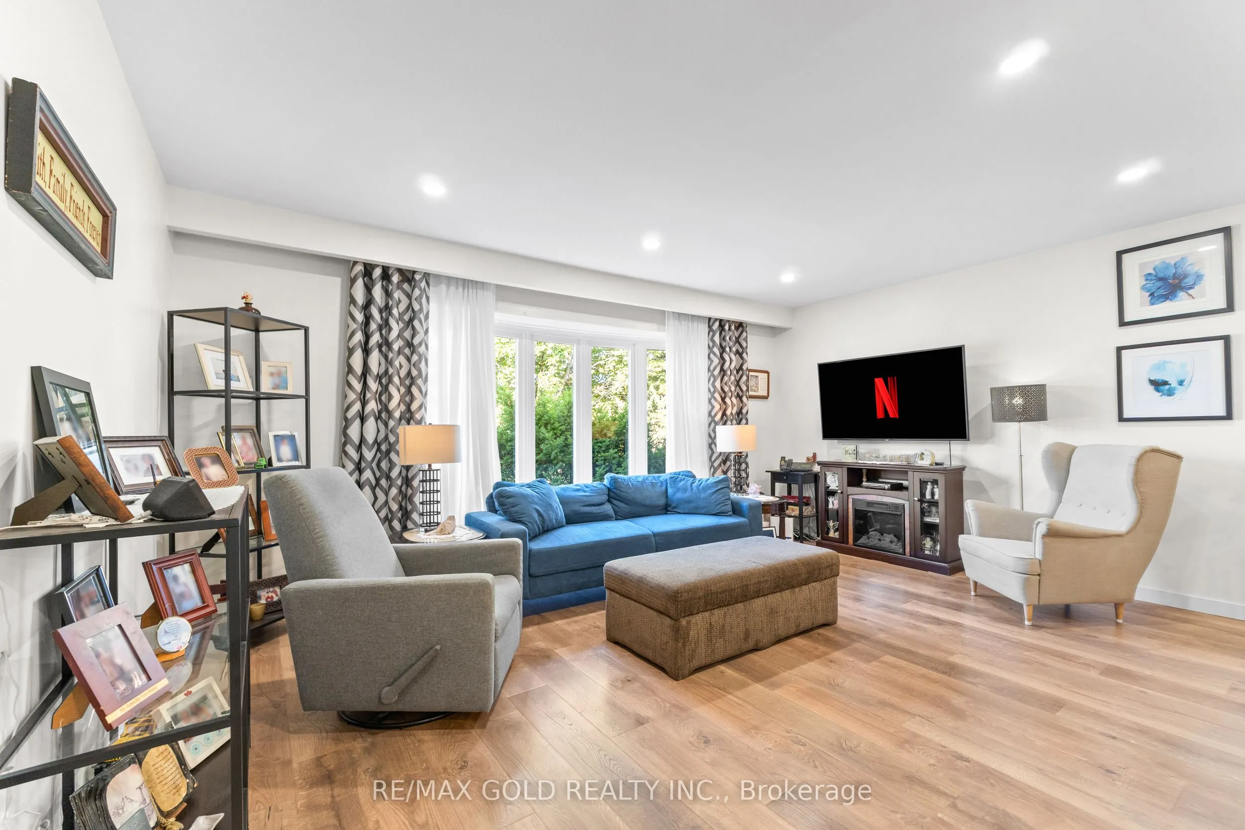 1 Greenbriar Road