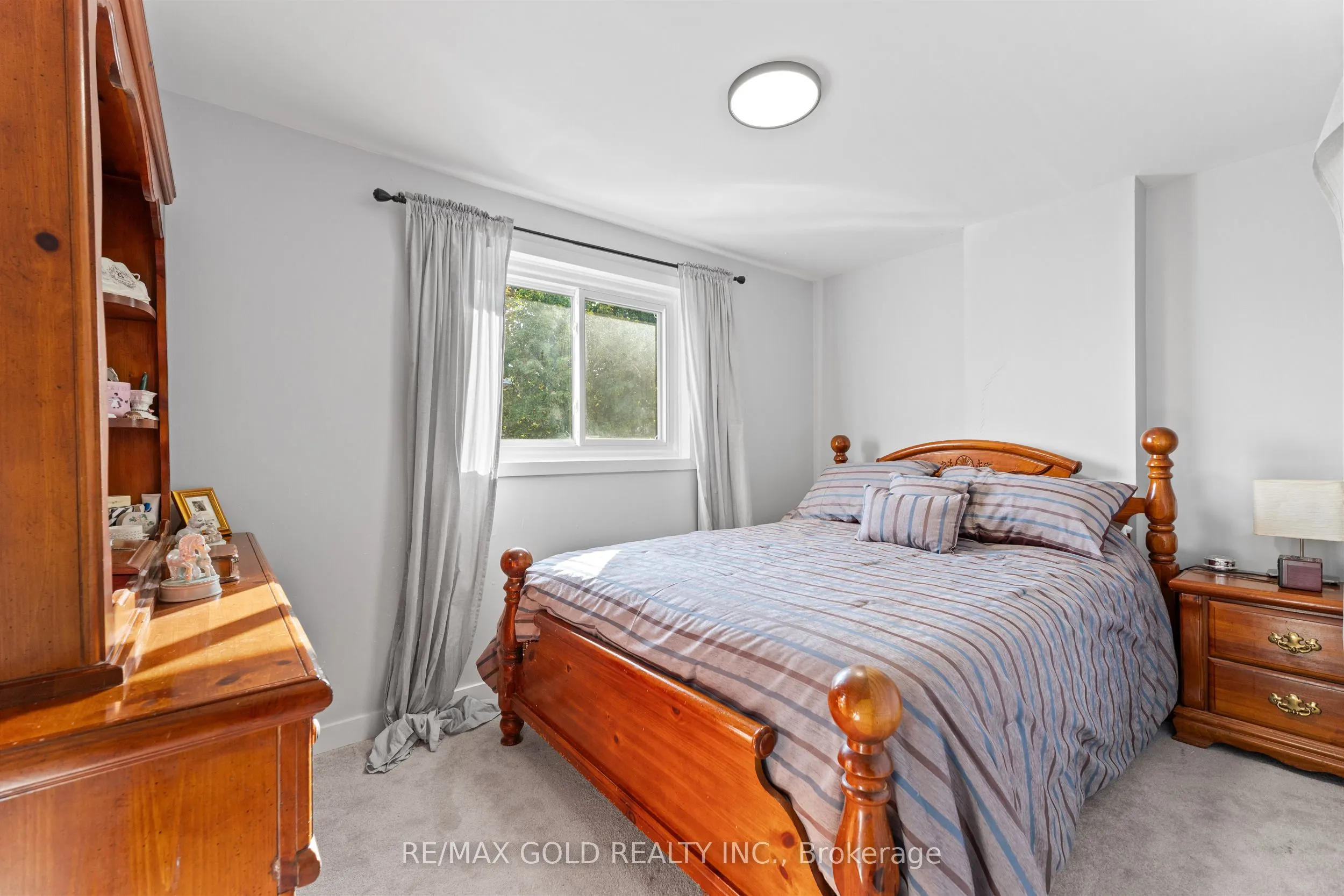 1 Greenbriar Road