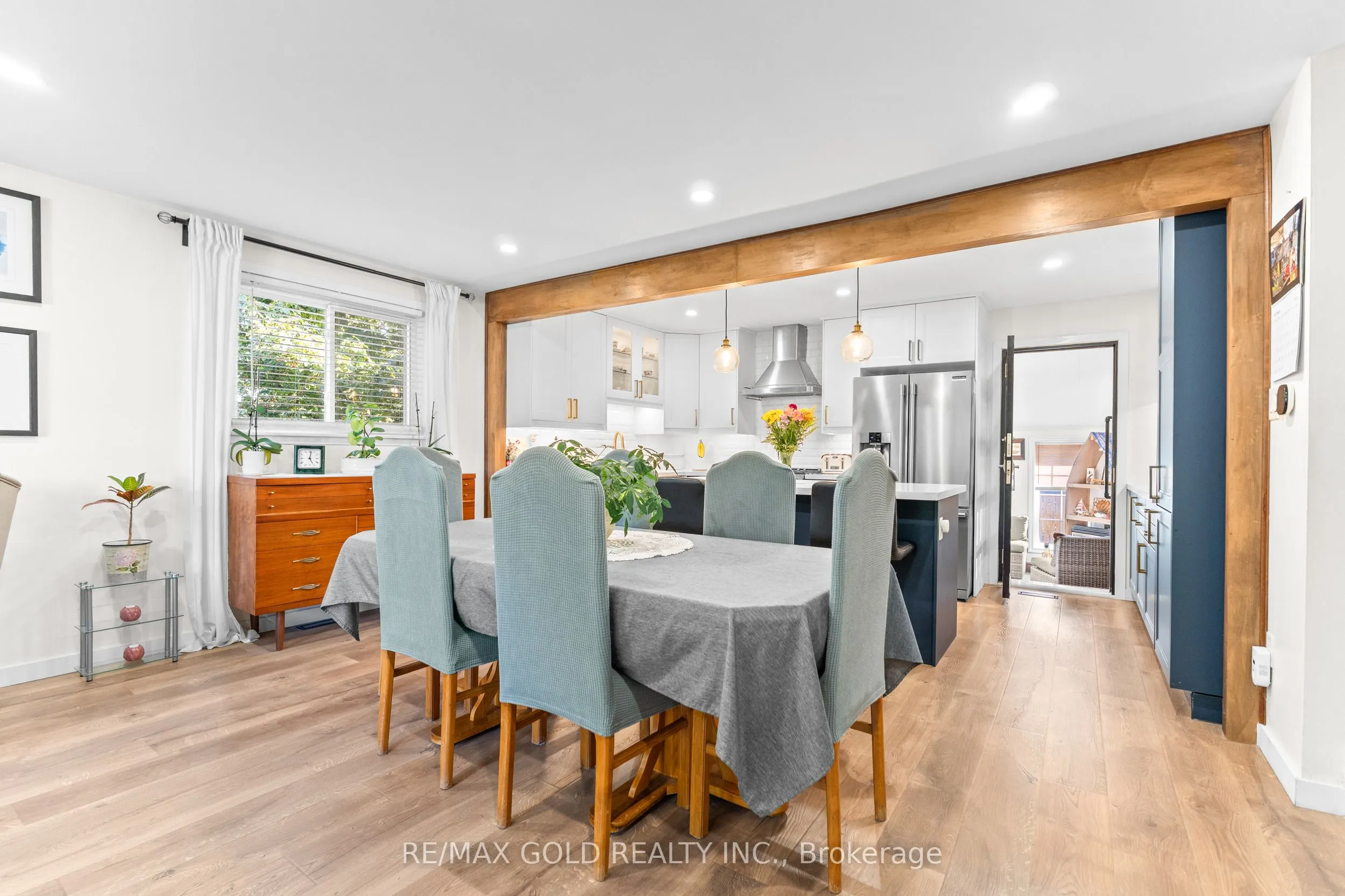 1 Greenbriar Road