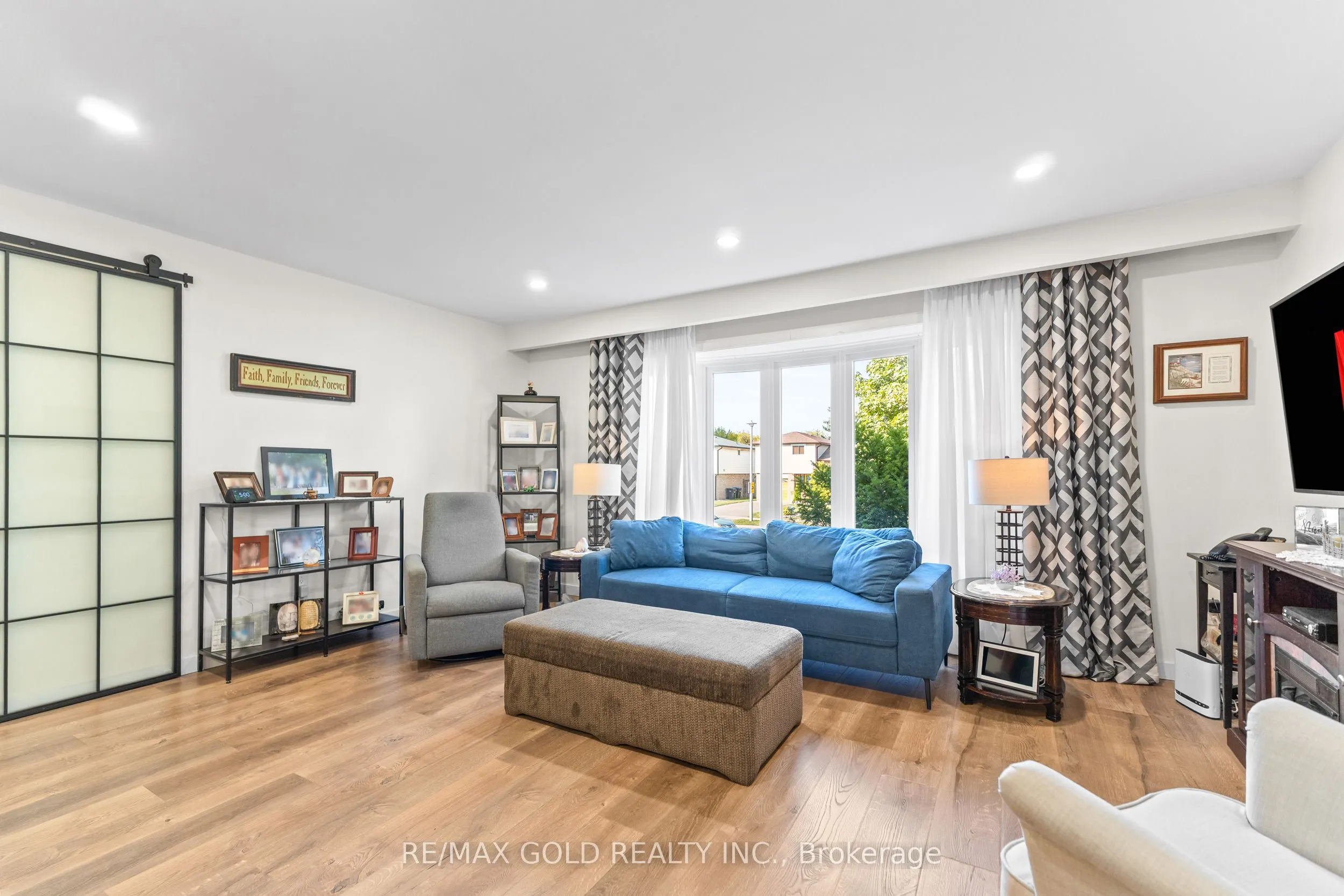 1 Greenbriar Road