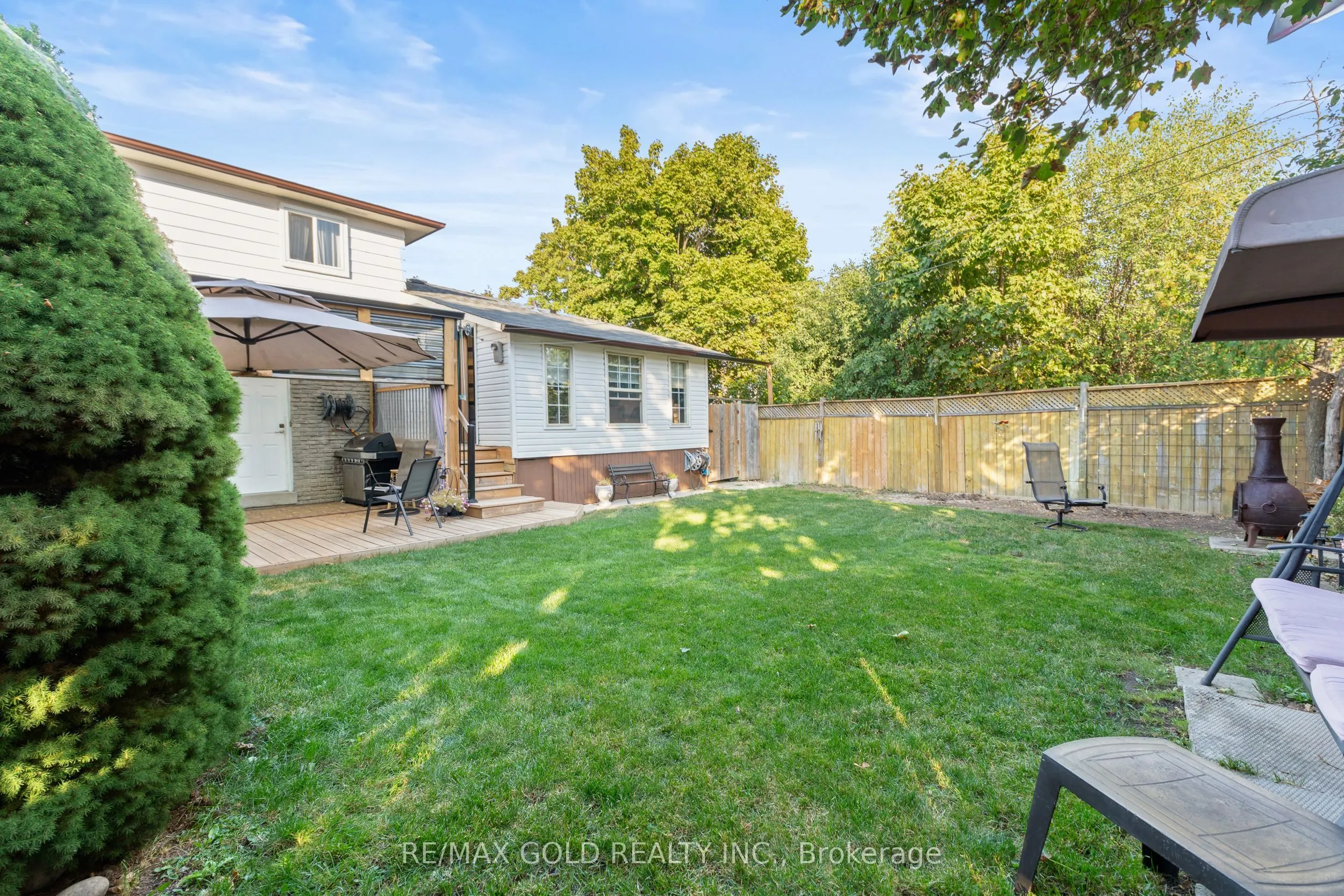 1 Greenbriar Road