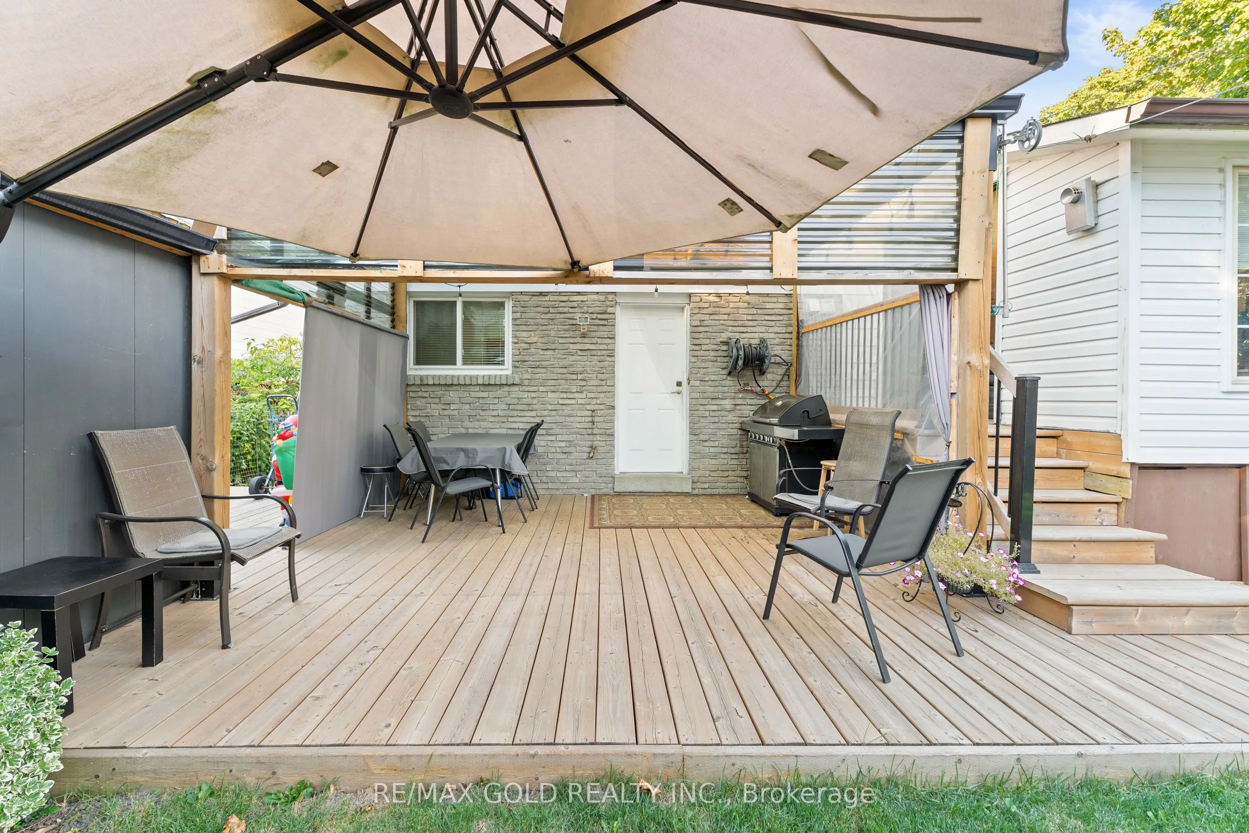1 Greenbriar Road