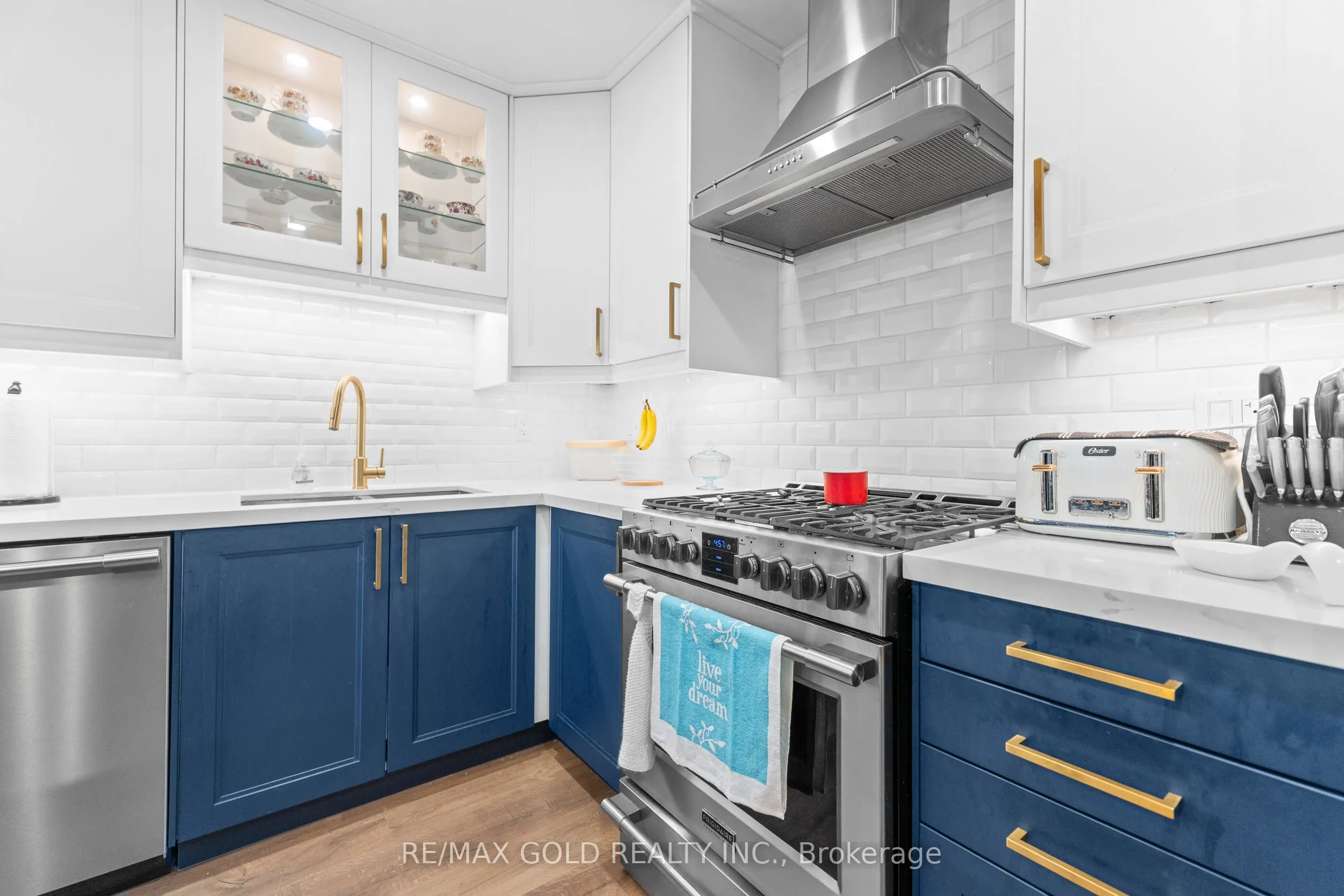 1 Greenbriar Road