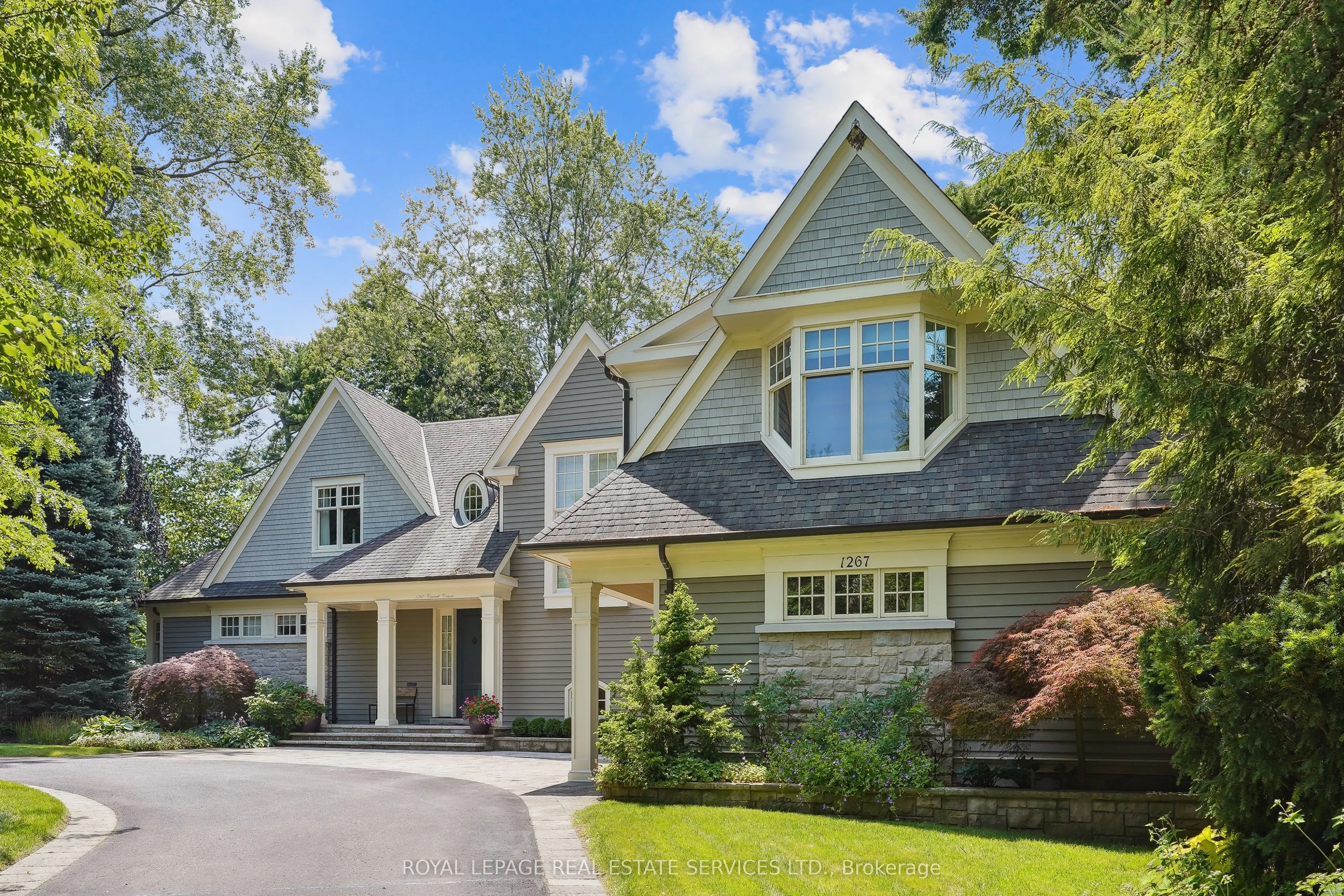 1267 Cumnock Crescent
