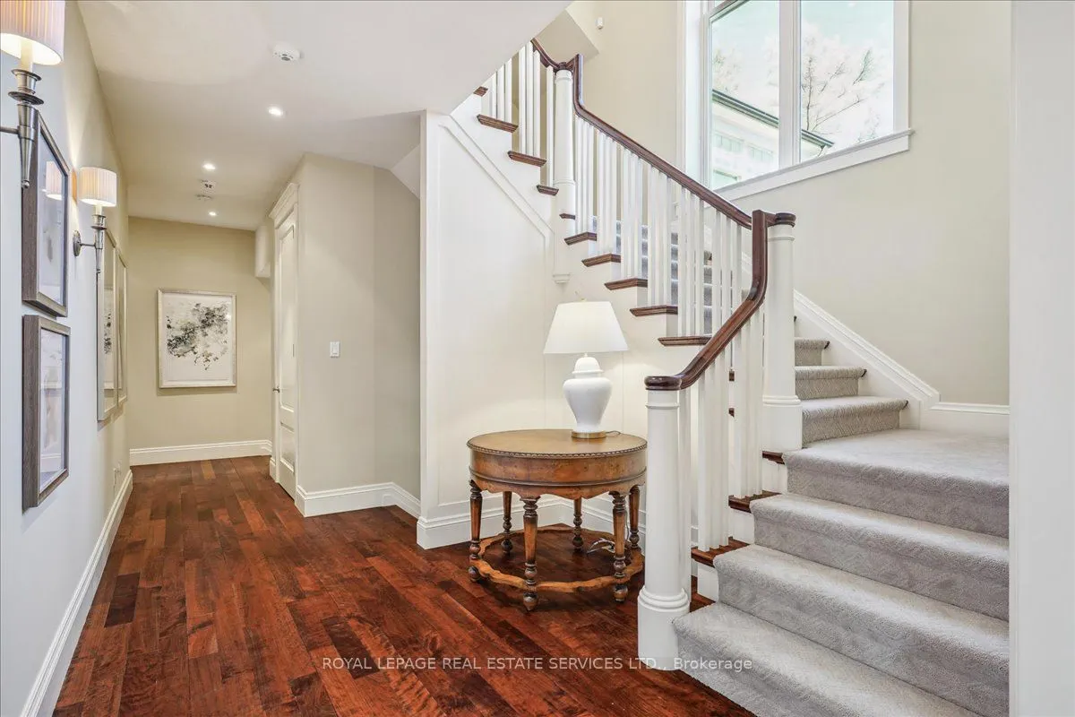 1267 Cumnock Crescent