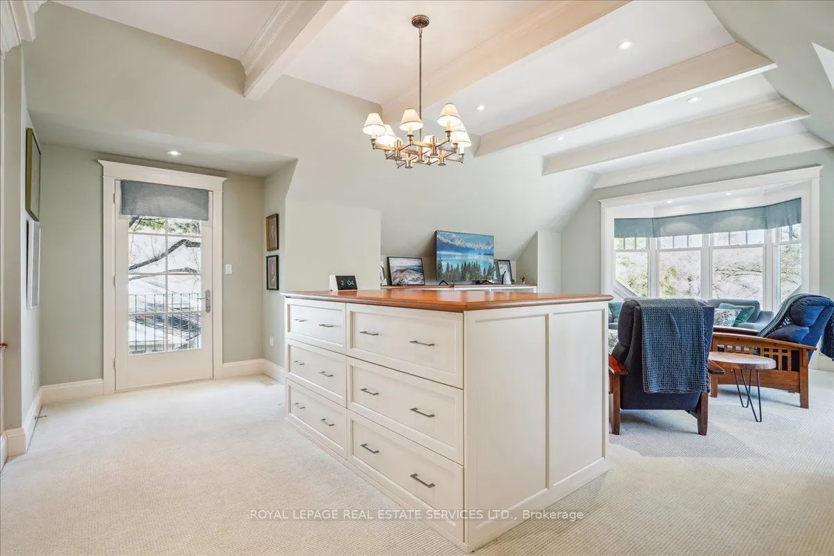 1267 Cumnock Crescent