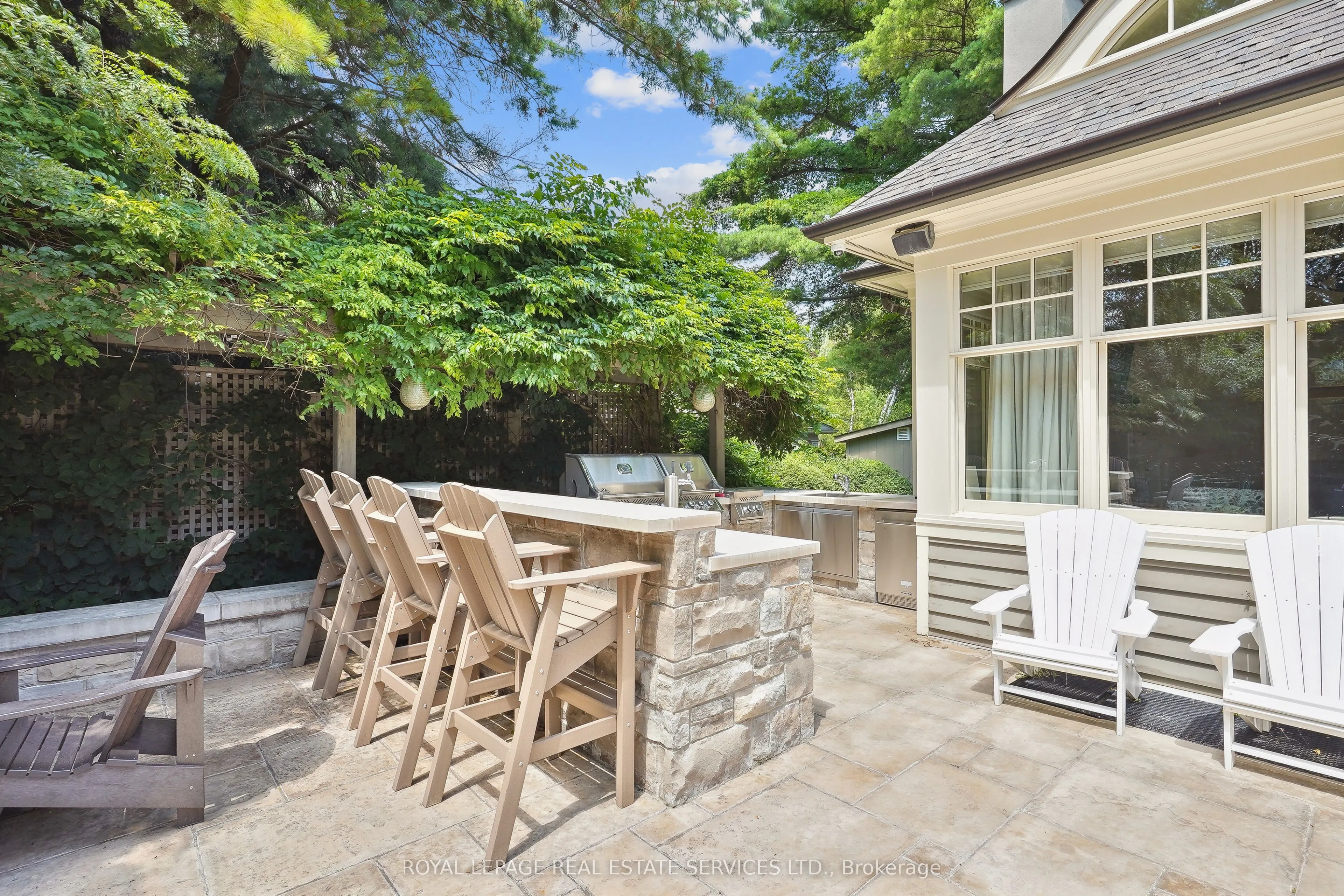 1267 Cumnock Crescent