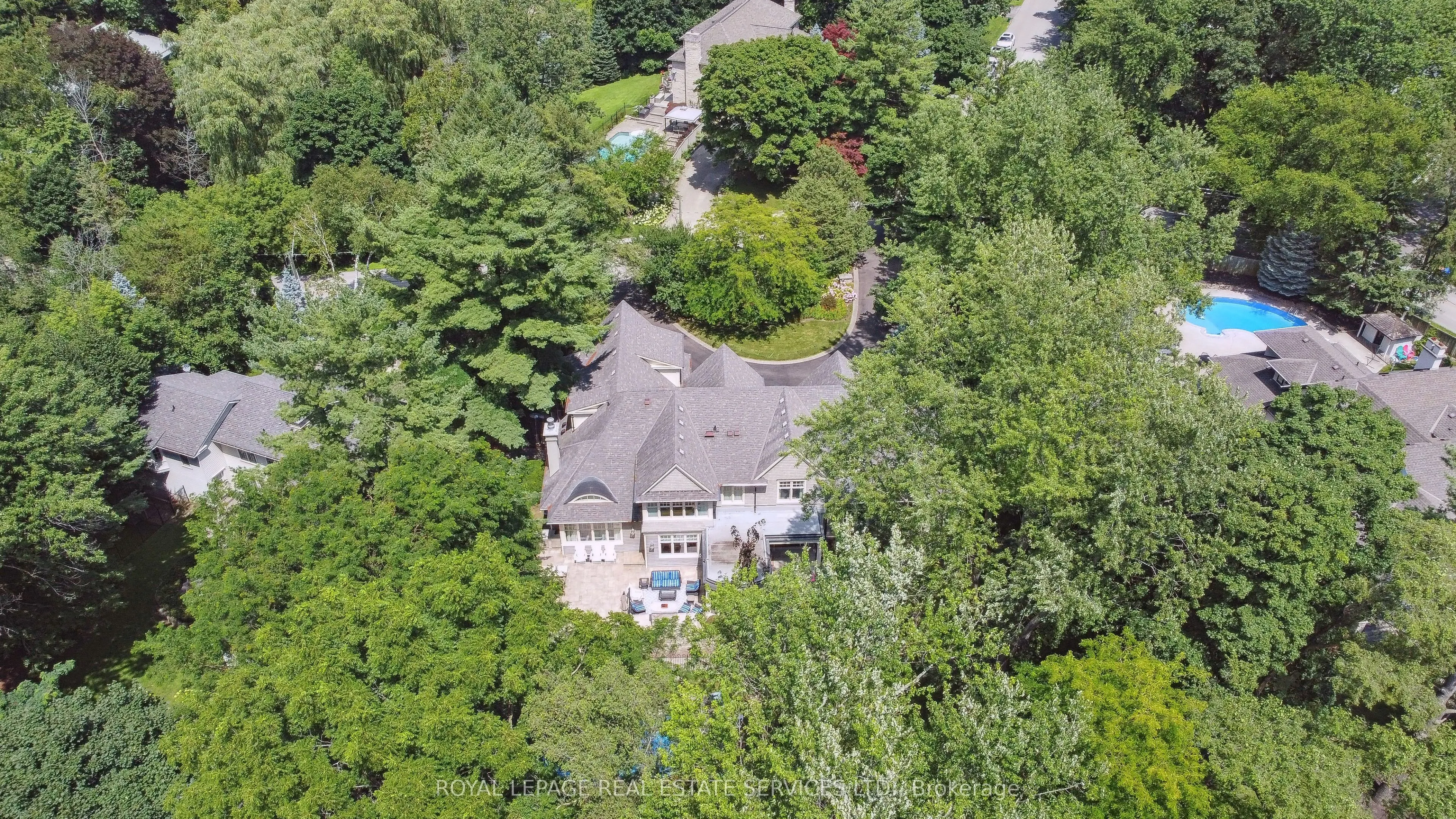 1267 Cumnock Crescent