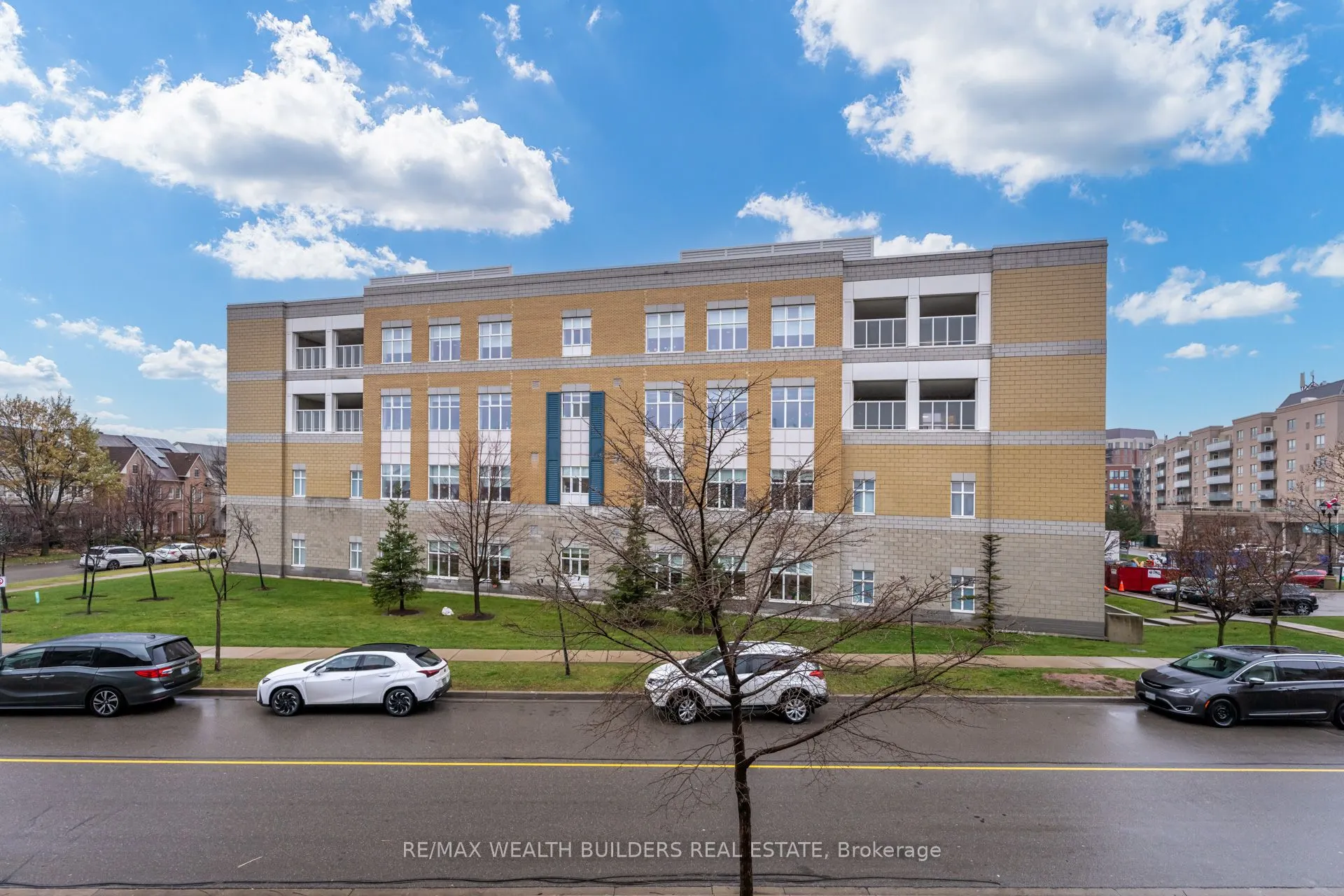 2333 Sawgrass Drive, #202