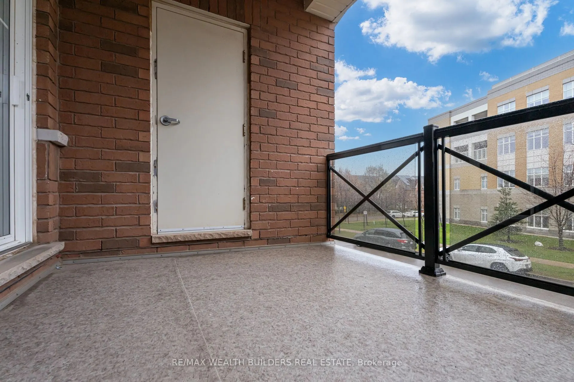 2333 Sawgrass Drive, #202
