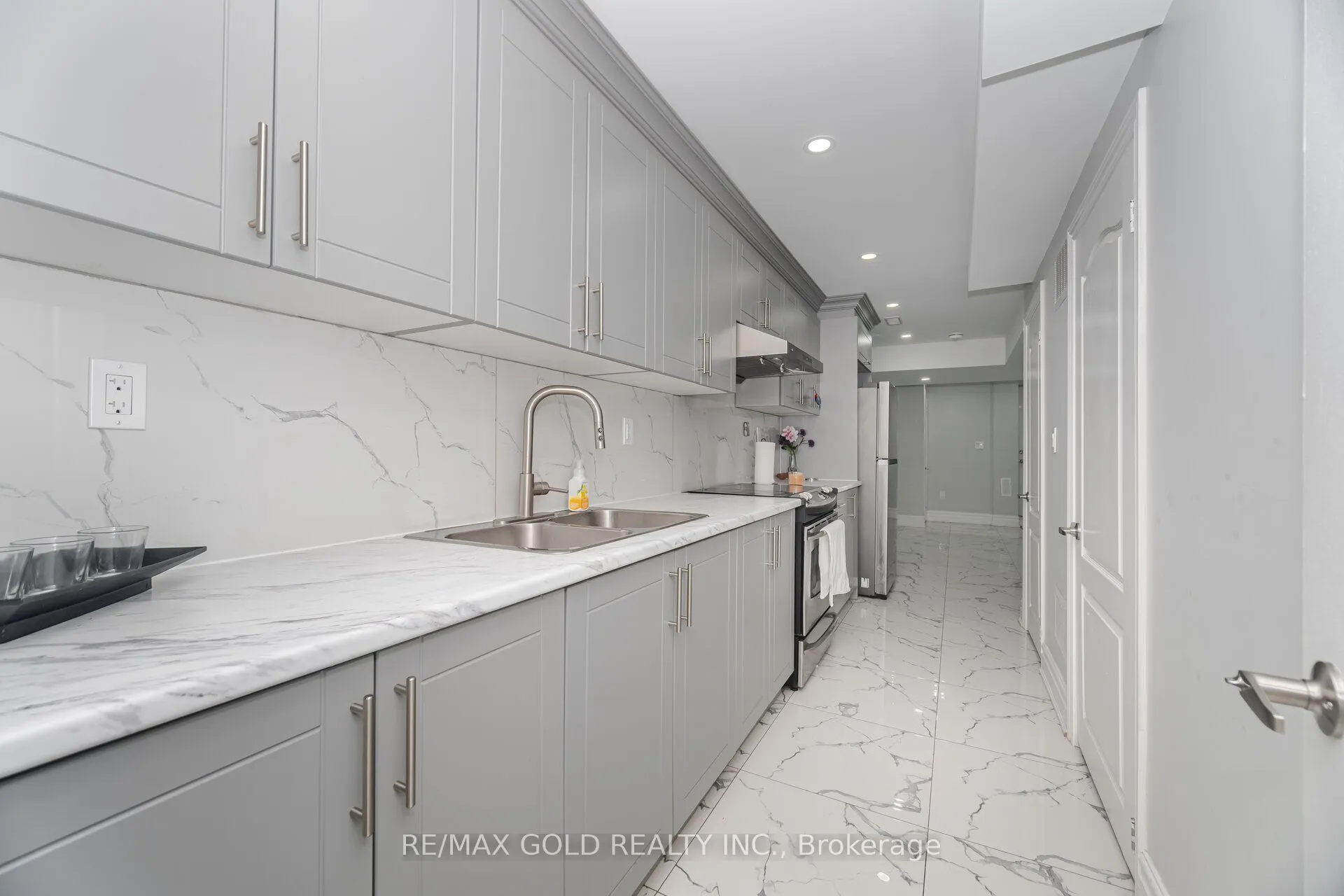 13 Fawson Cove Way W