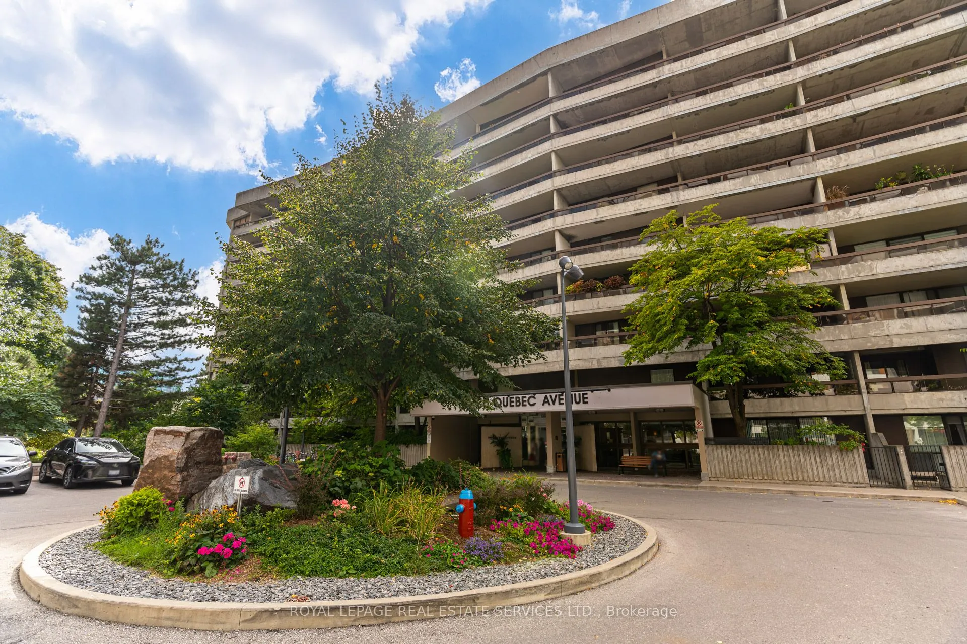 80 Quebec Avenue, #704