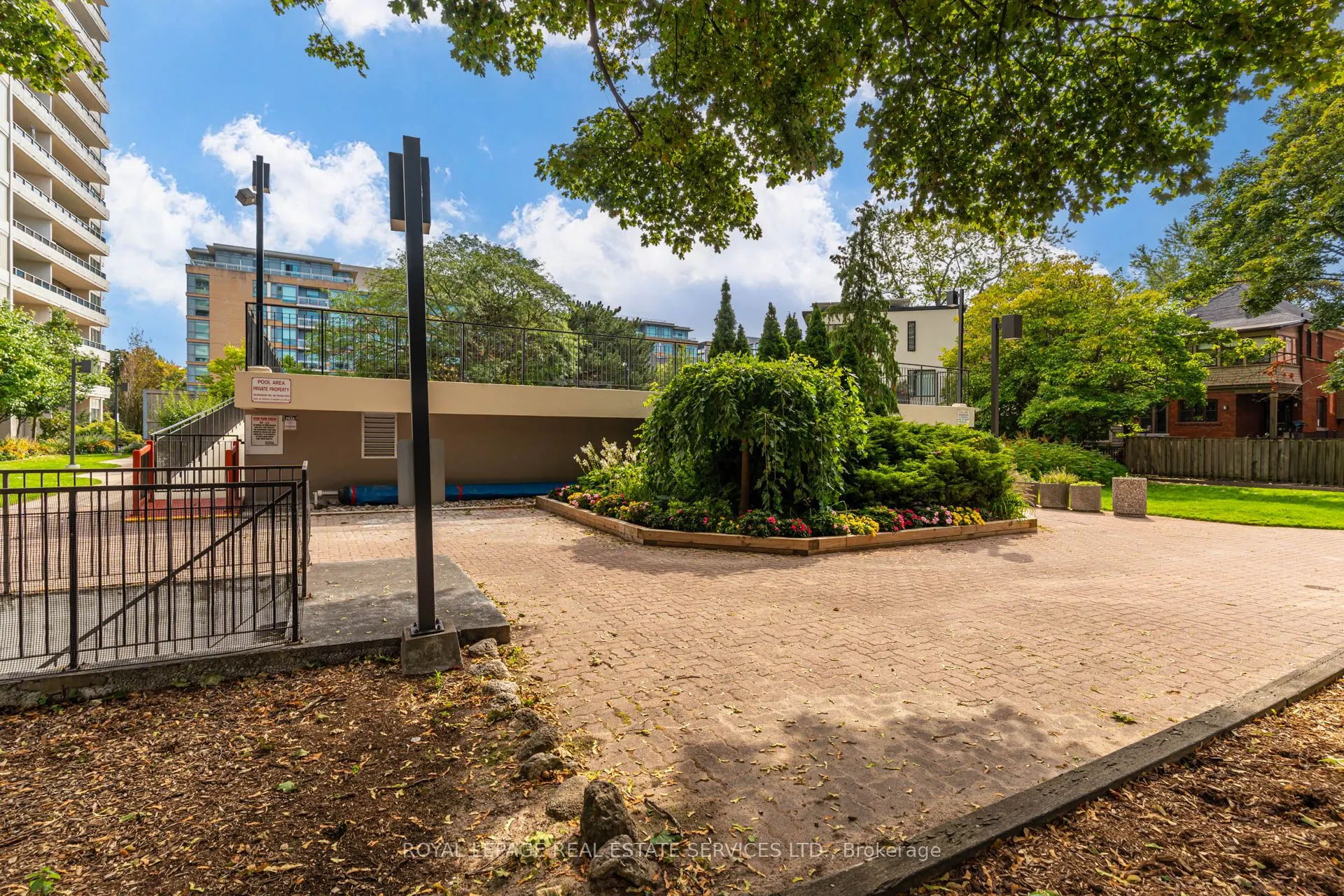 80 Quebec Avenue, #704
