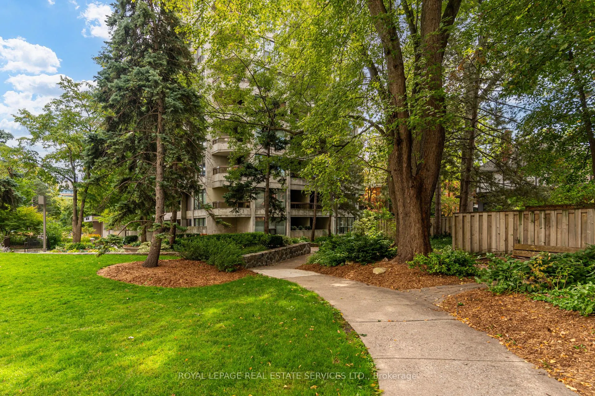 80 Quebec Avenue, #704