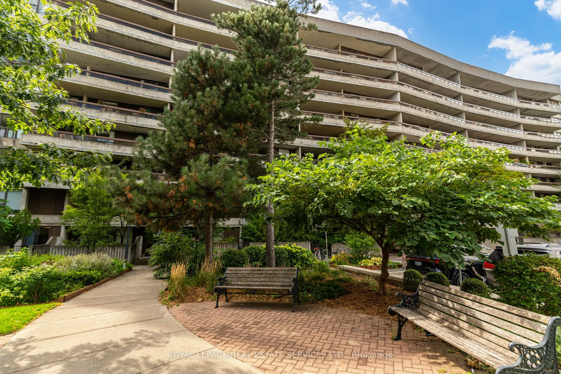 80 Quebec Avenue, #704