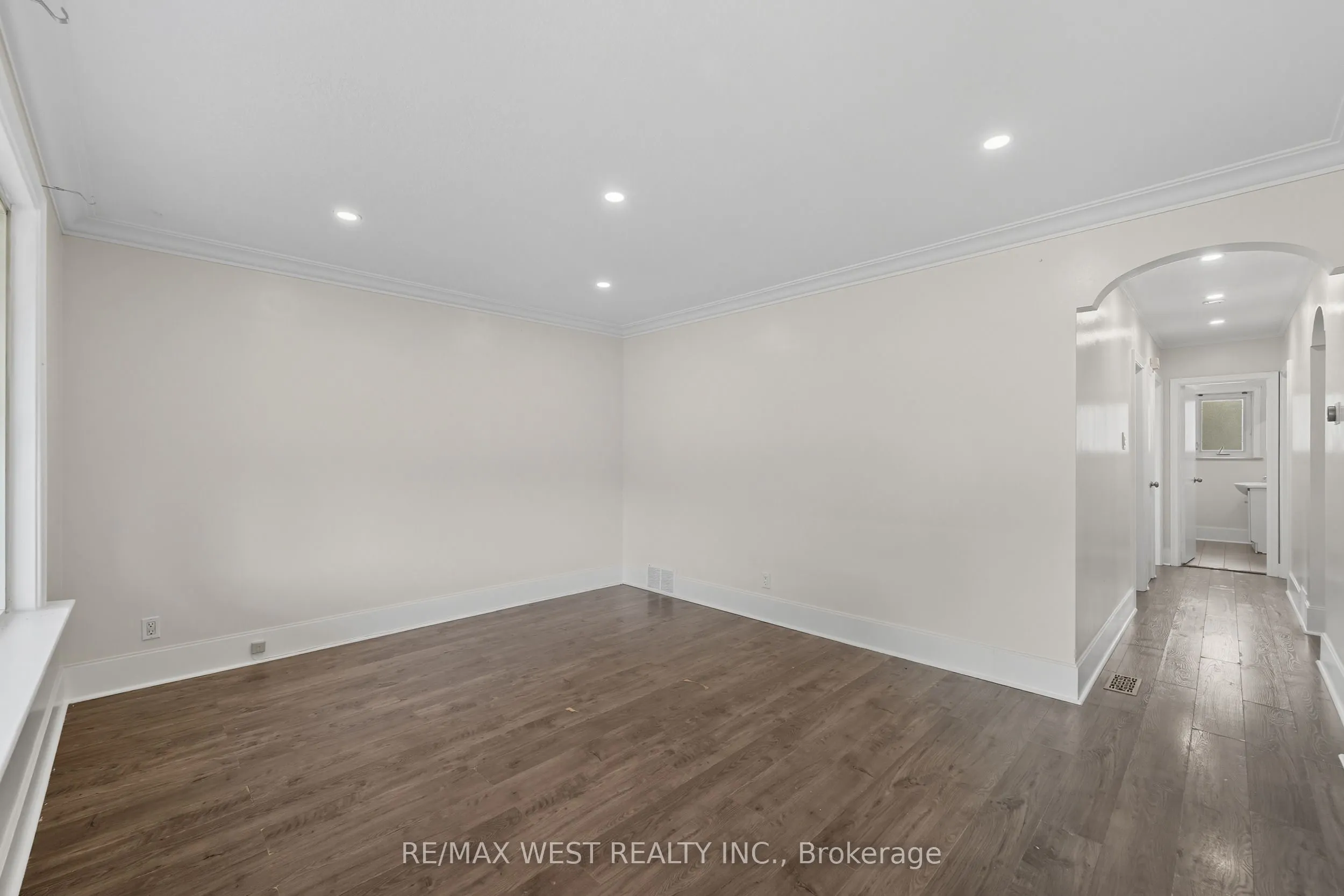 38 Feltham Avenue