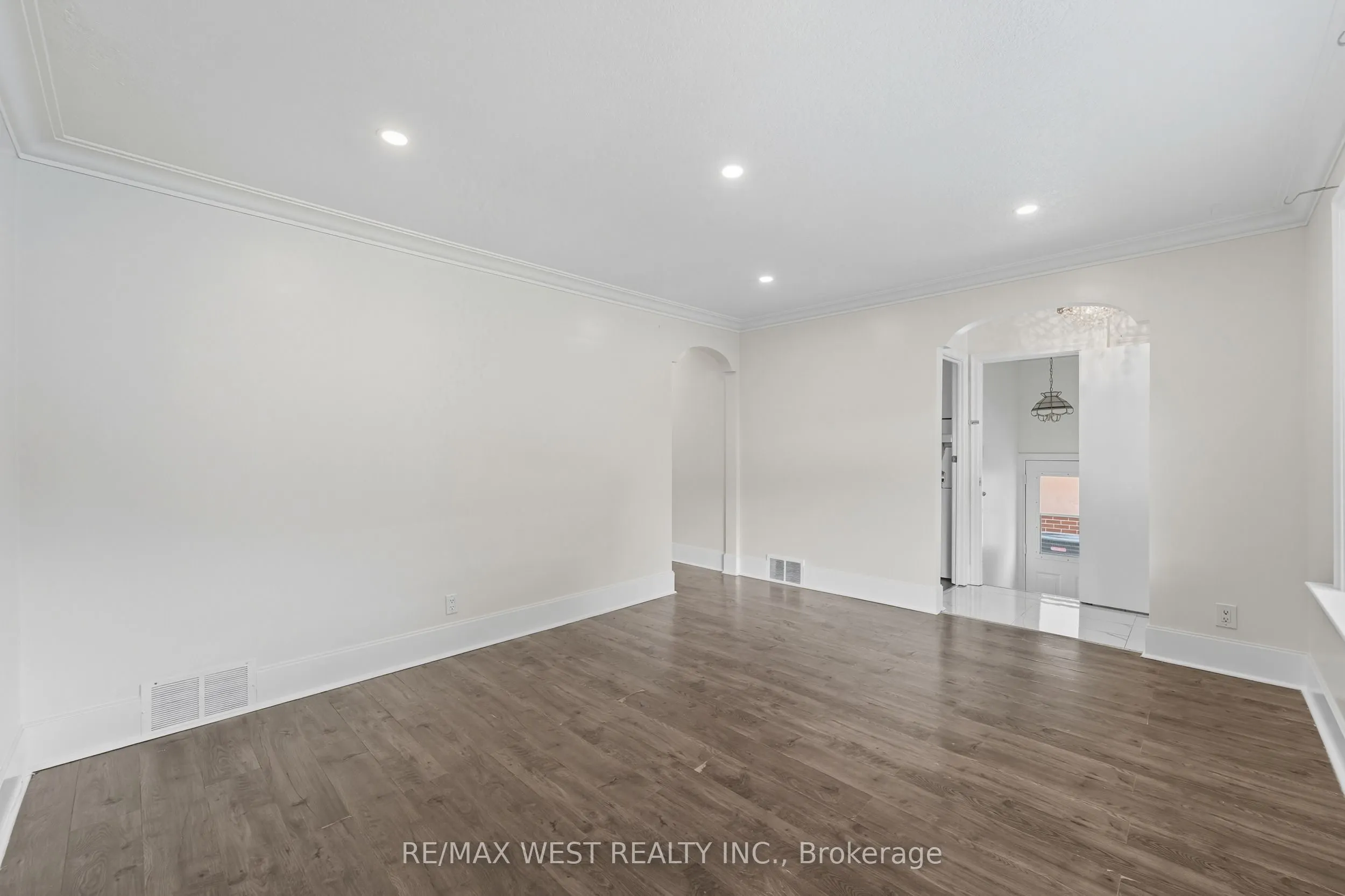 38 Feltham Avenue