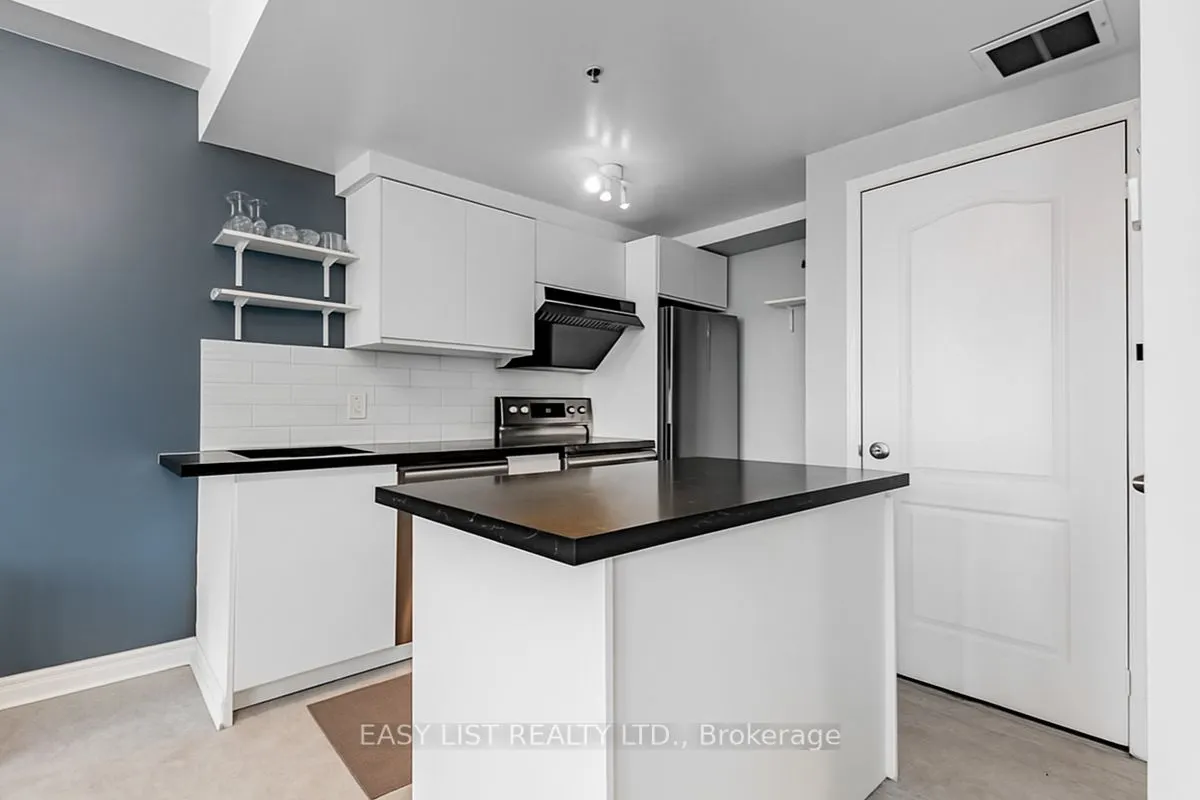 760 Lawrence Avenue W, #15