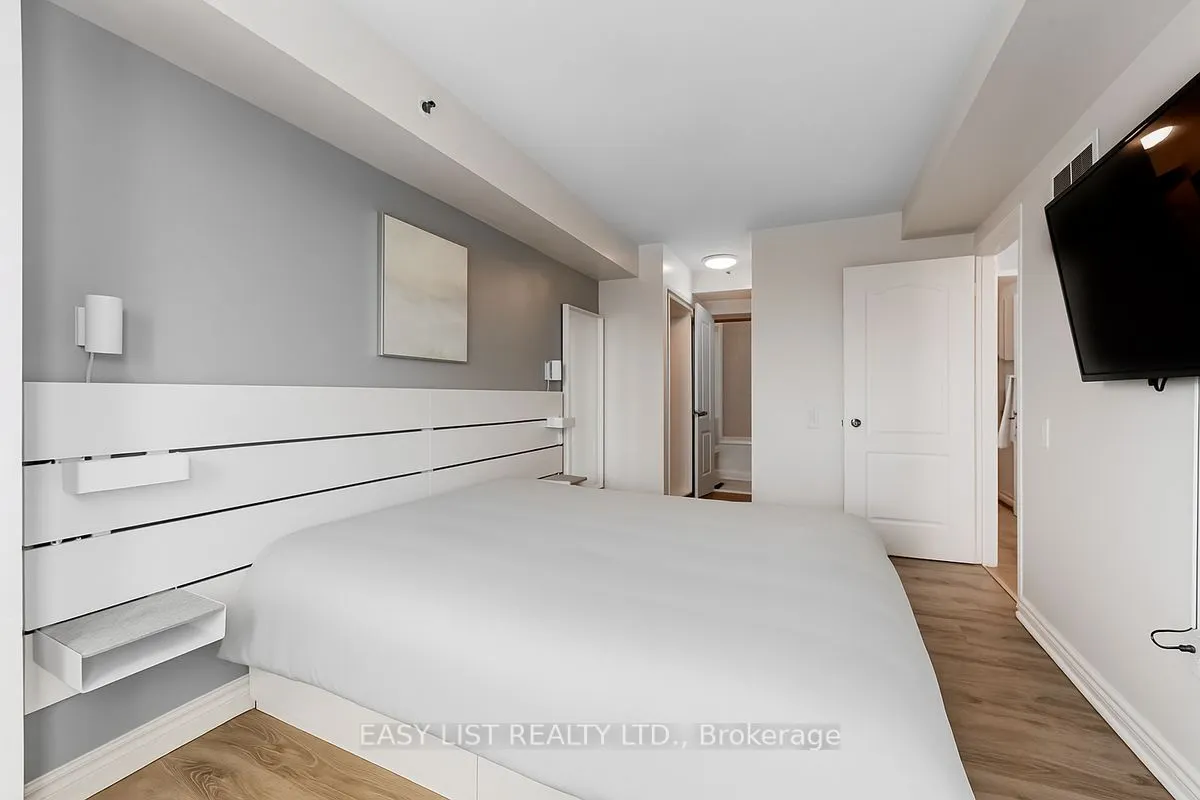 760 Lawrence Avenue W, #15