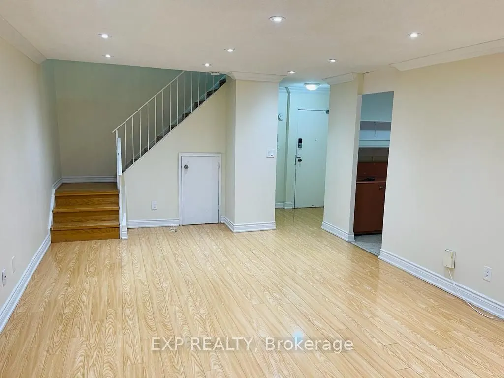 3025 The Credit Woodlands Road, #330