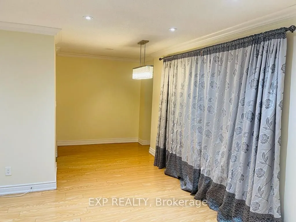 3025 The Credit Woodlands Road, #330