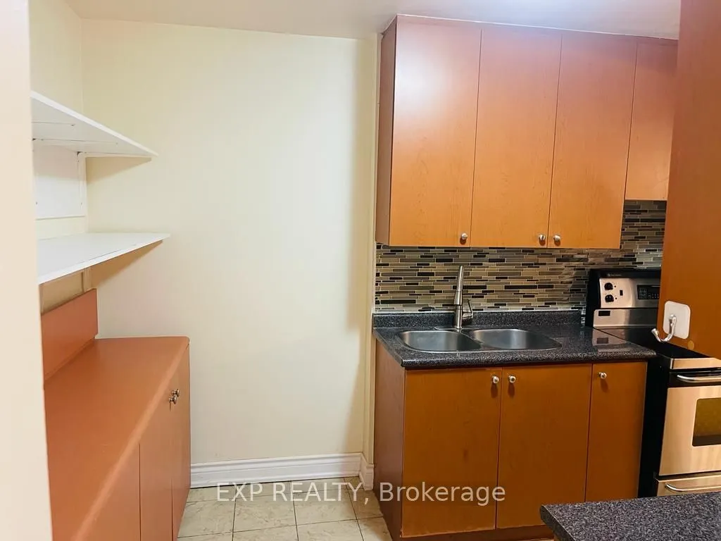 3025 The Credit Woodlands Road, #330