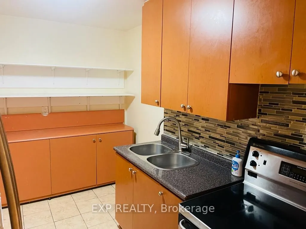 3025 The Credit Woodlands Road, #330