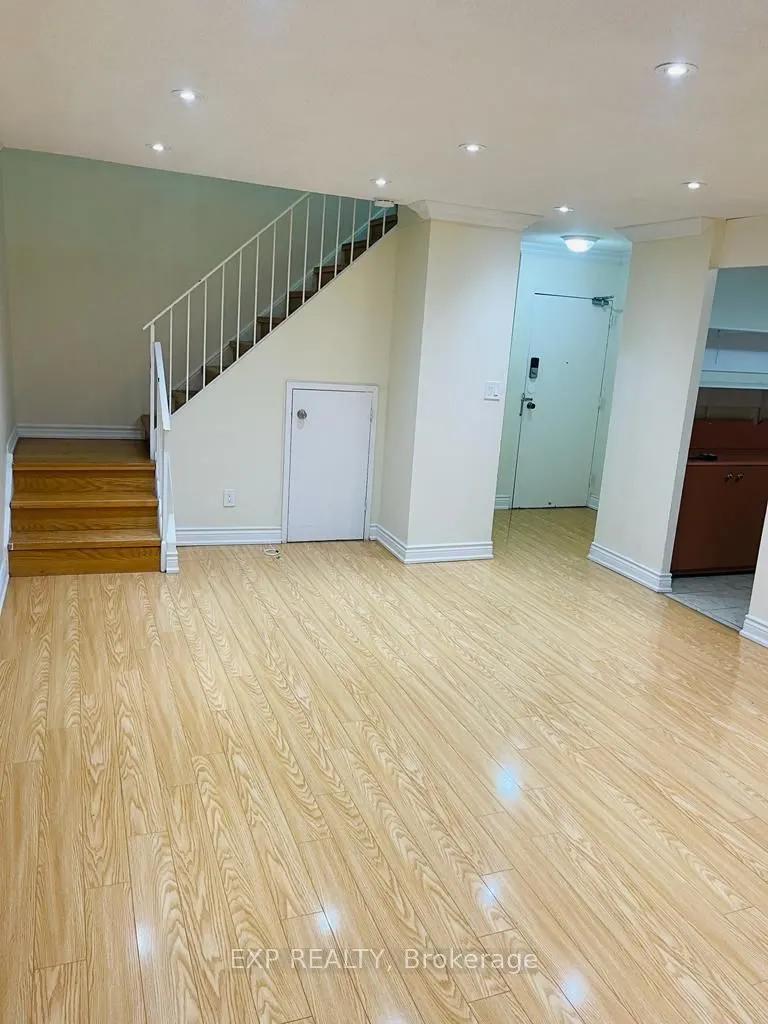 3025 The Credit Woodlands Road, #330