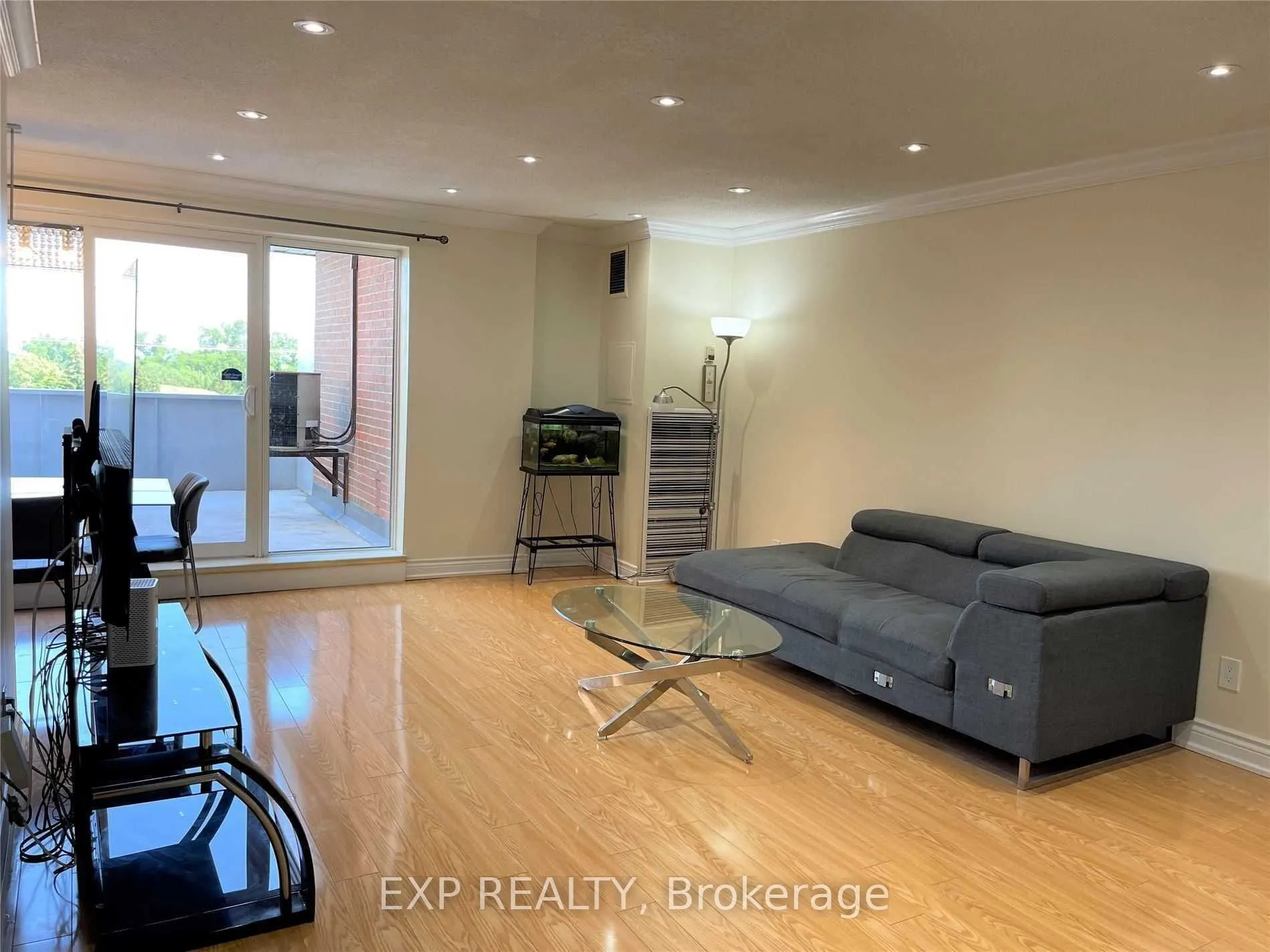 3025 The Credit Woodlands Road, #330