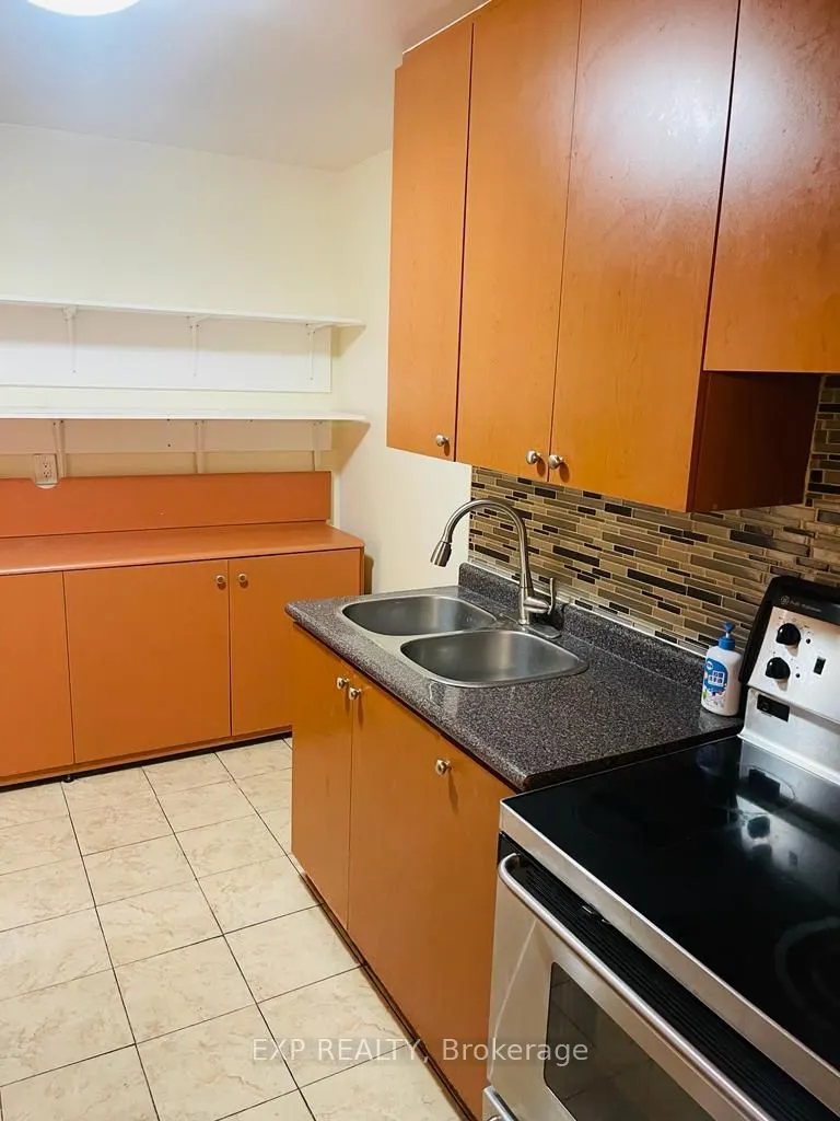 3025 The Credit Woodlands Road, #330