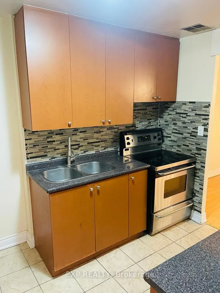 3025 The Credit Woodlands Road, #330