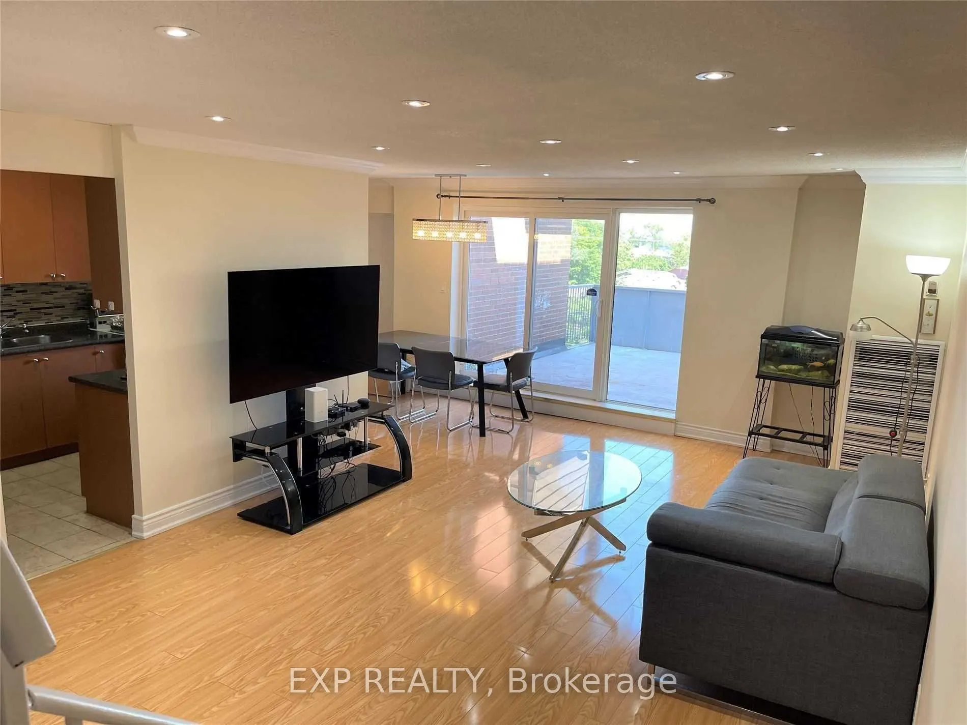 3025 The Credit Woodlands Road, #330