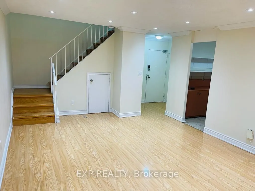 3025 The Credit Woodlands Road, #330