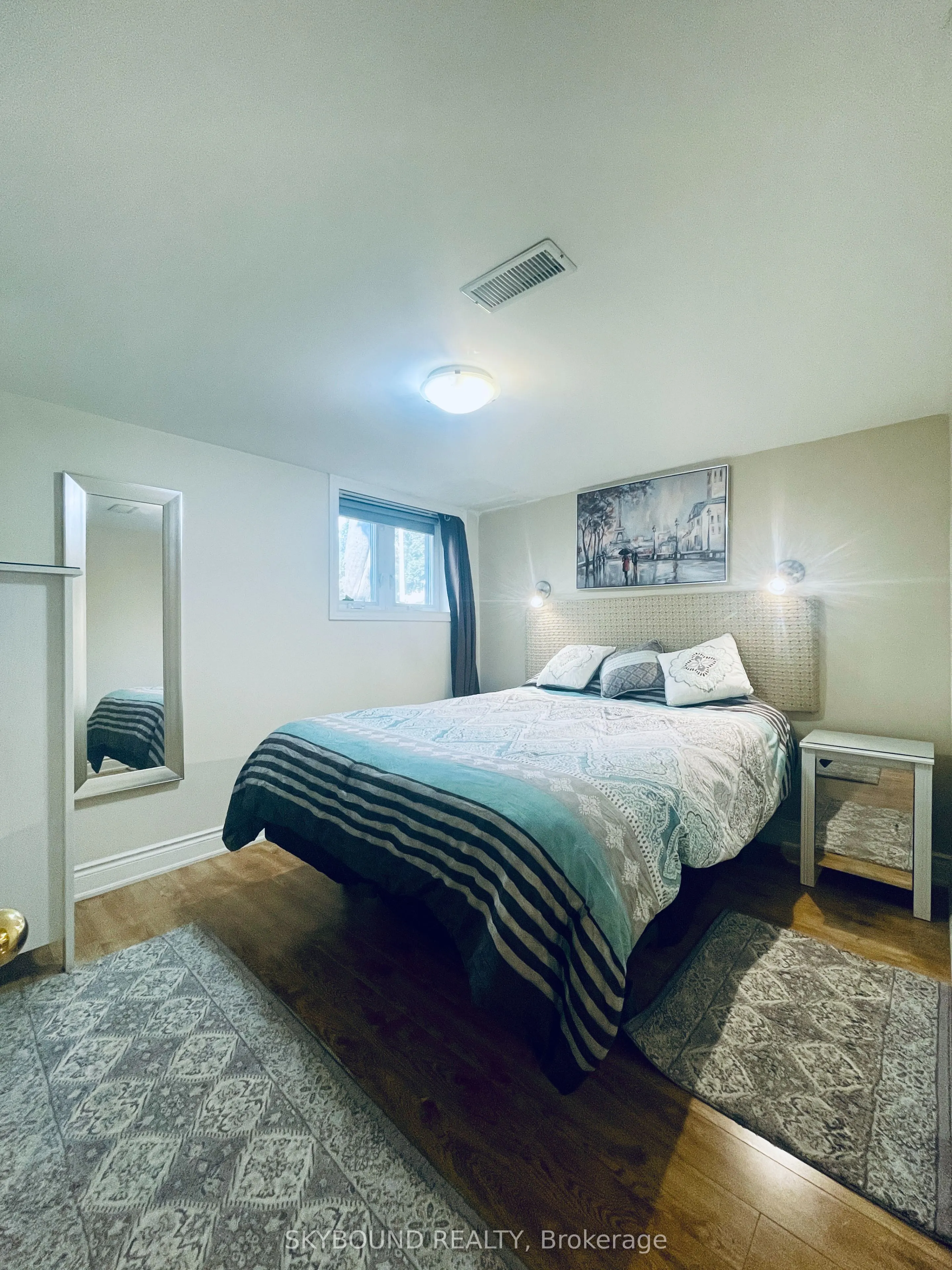 28 John Street S
