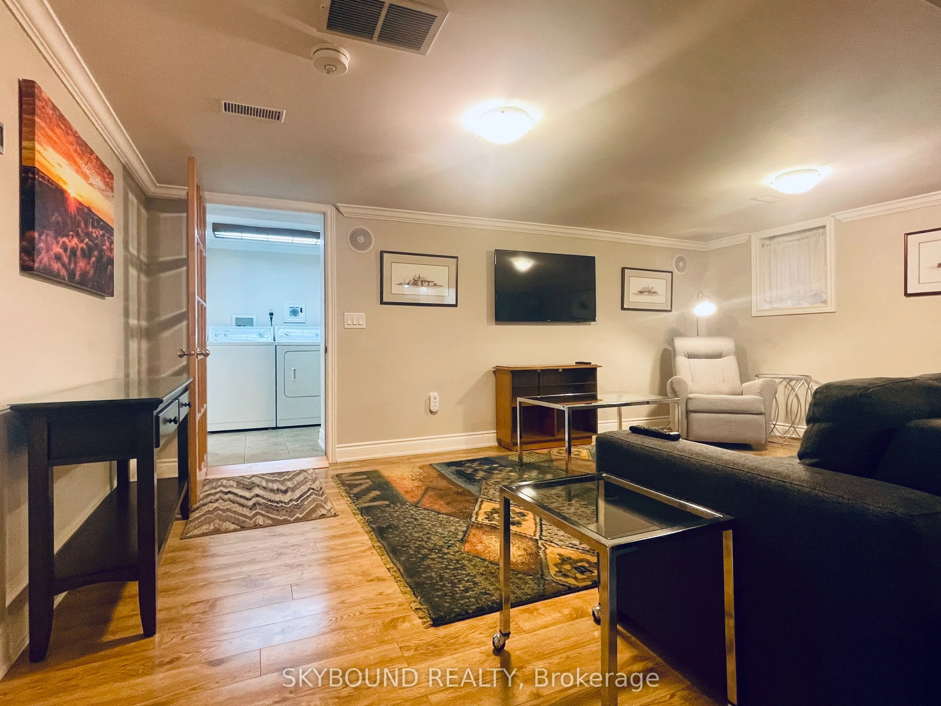 28 John Street S
