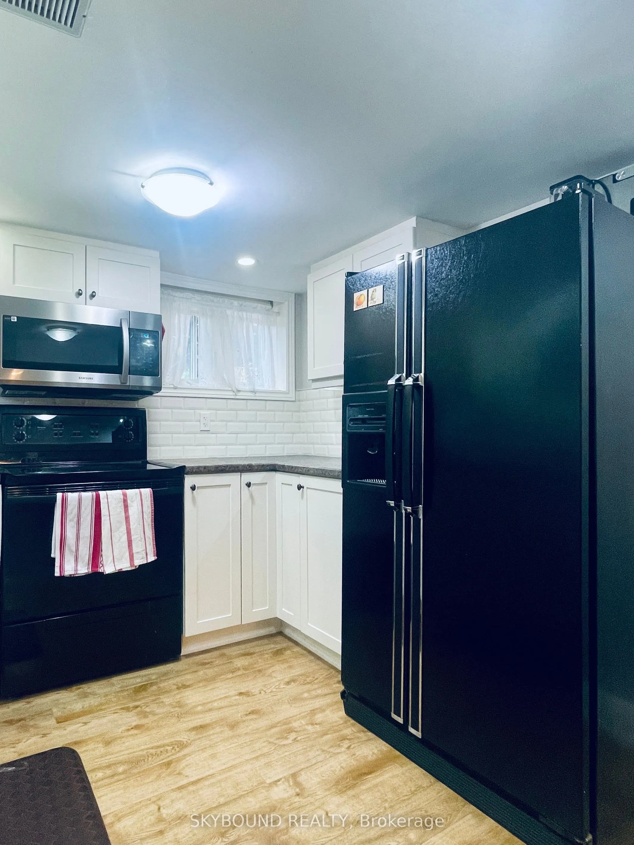 28 John Street S