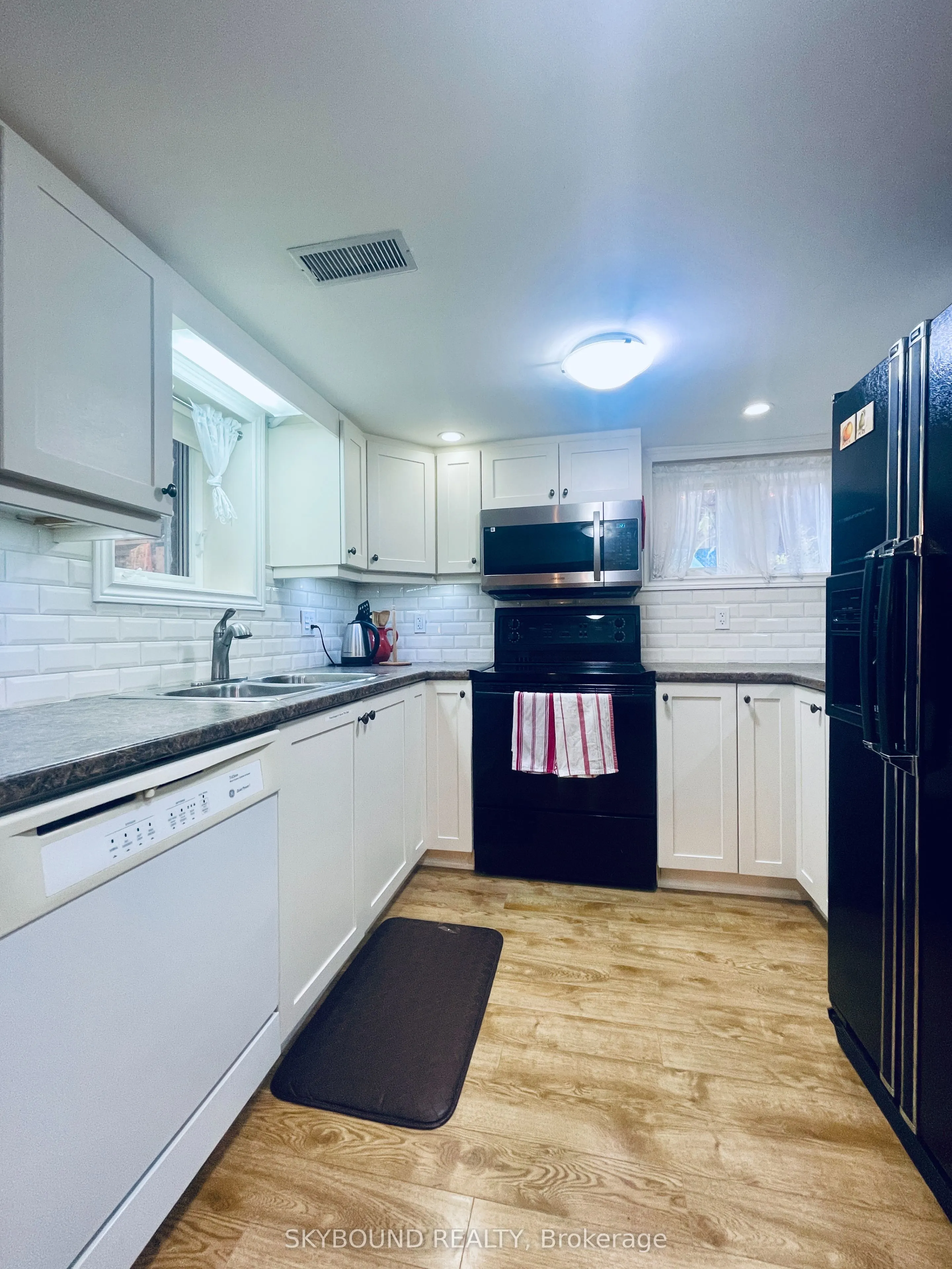 28 John Street S