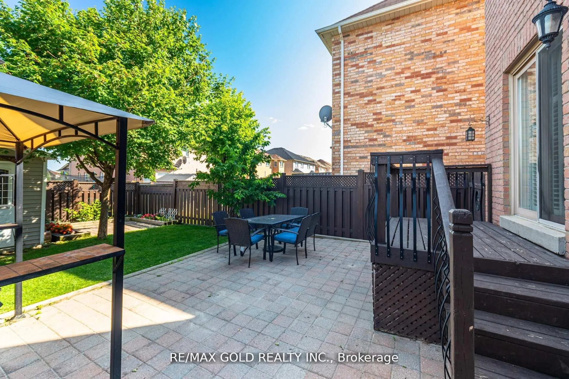 28 Versailles Crescent