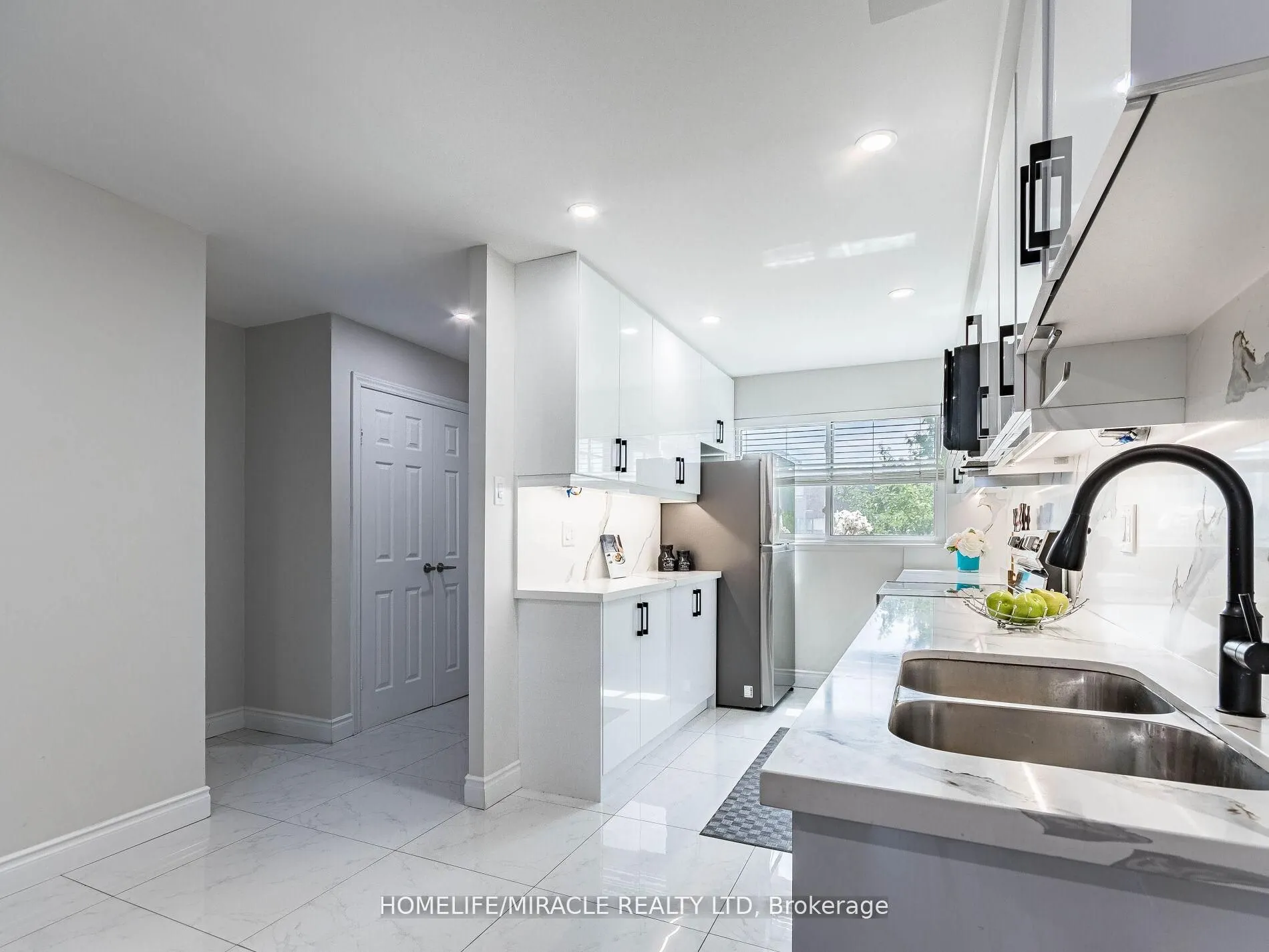 180 Mississauga Valley Boulevard, #124