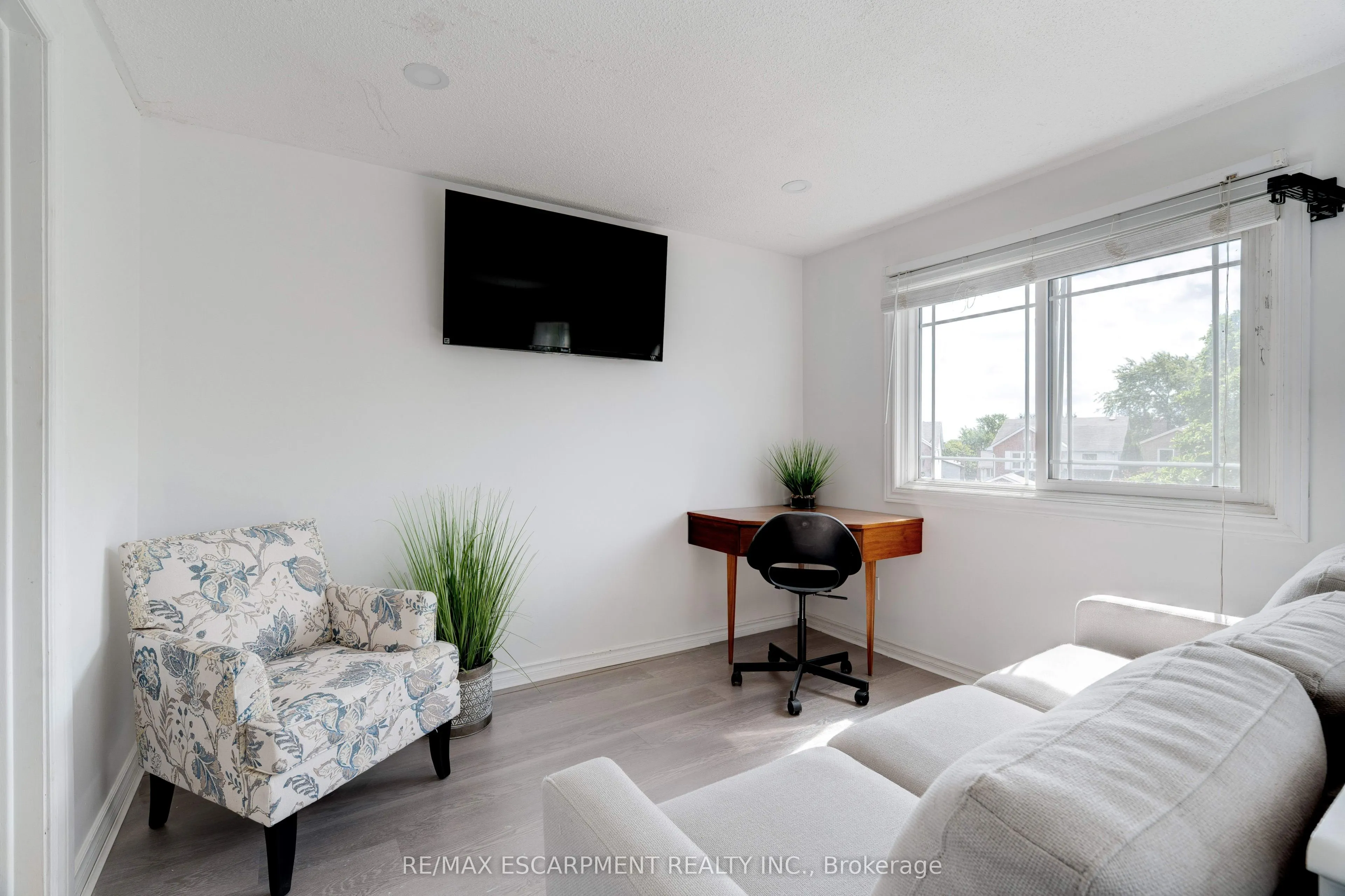 2261 Leominster Drive