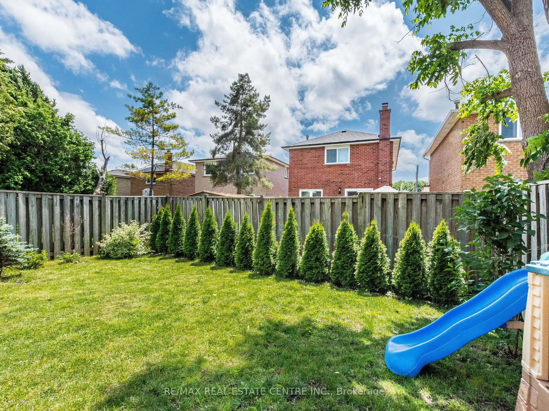 52 MOZART Crescent