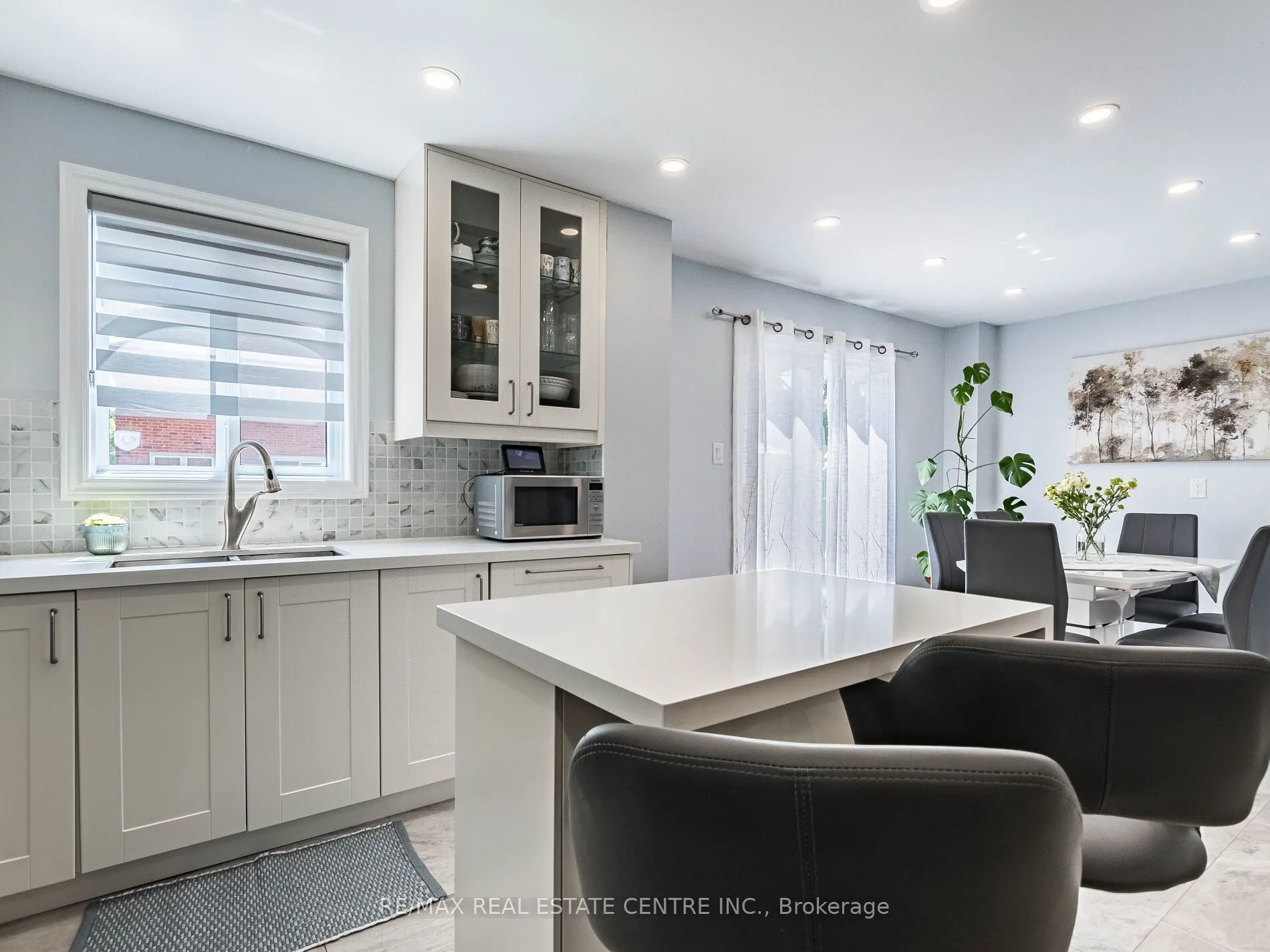 52 MOZART Crescent