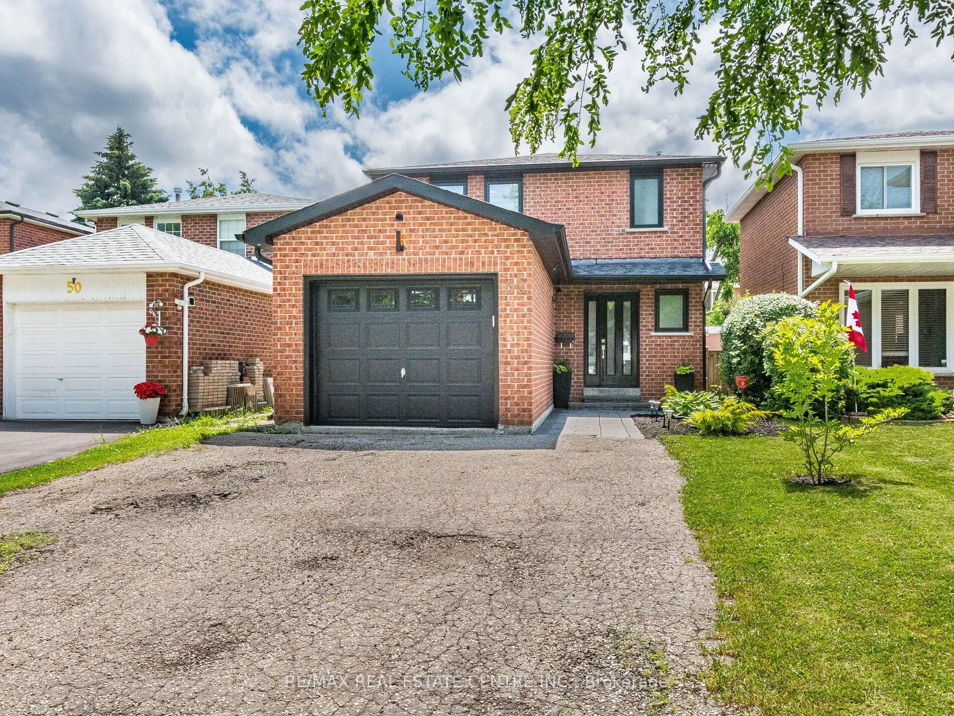 52 MOZART Crescent