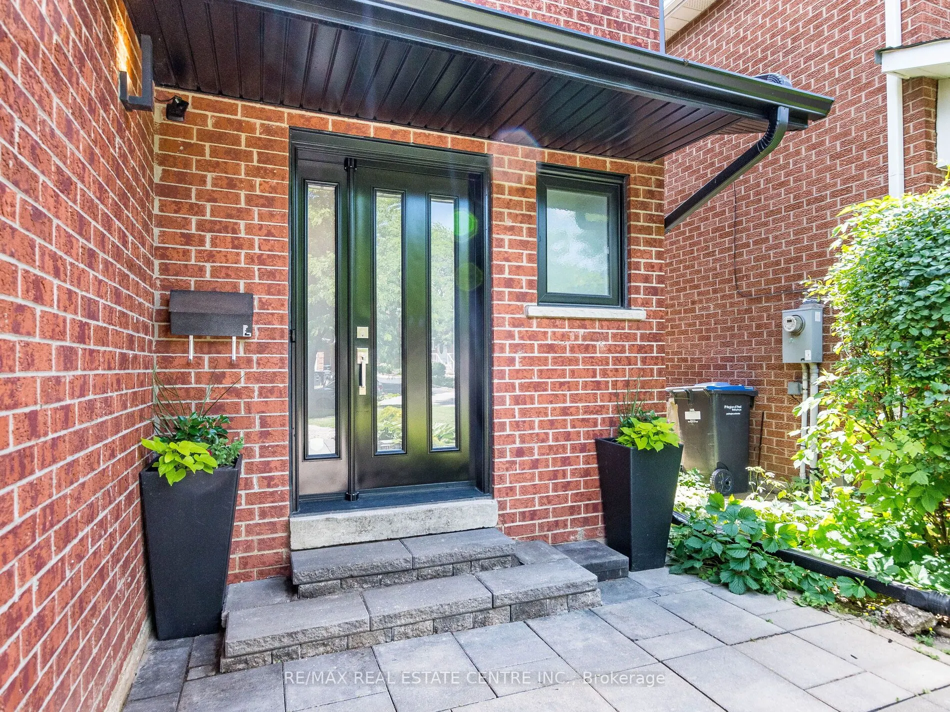 52 MOZART Crescent