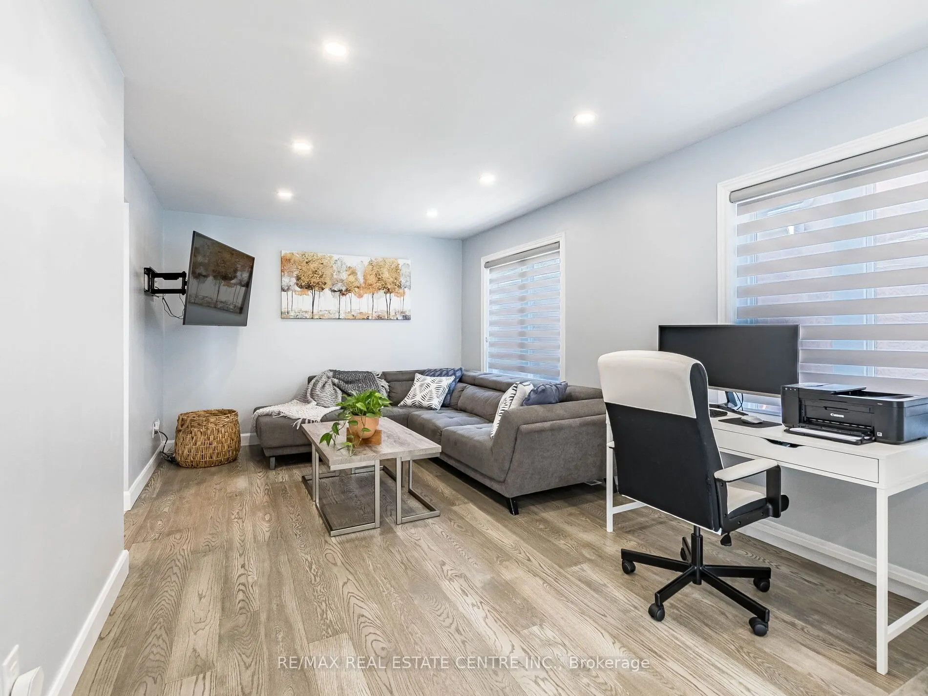 52 MOZART Crescent